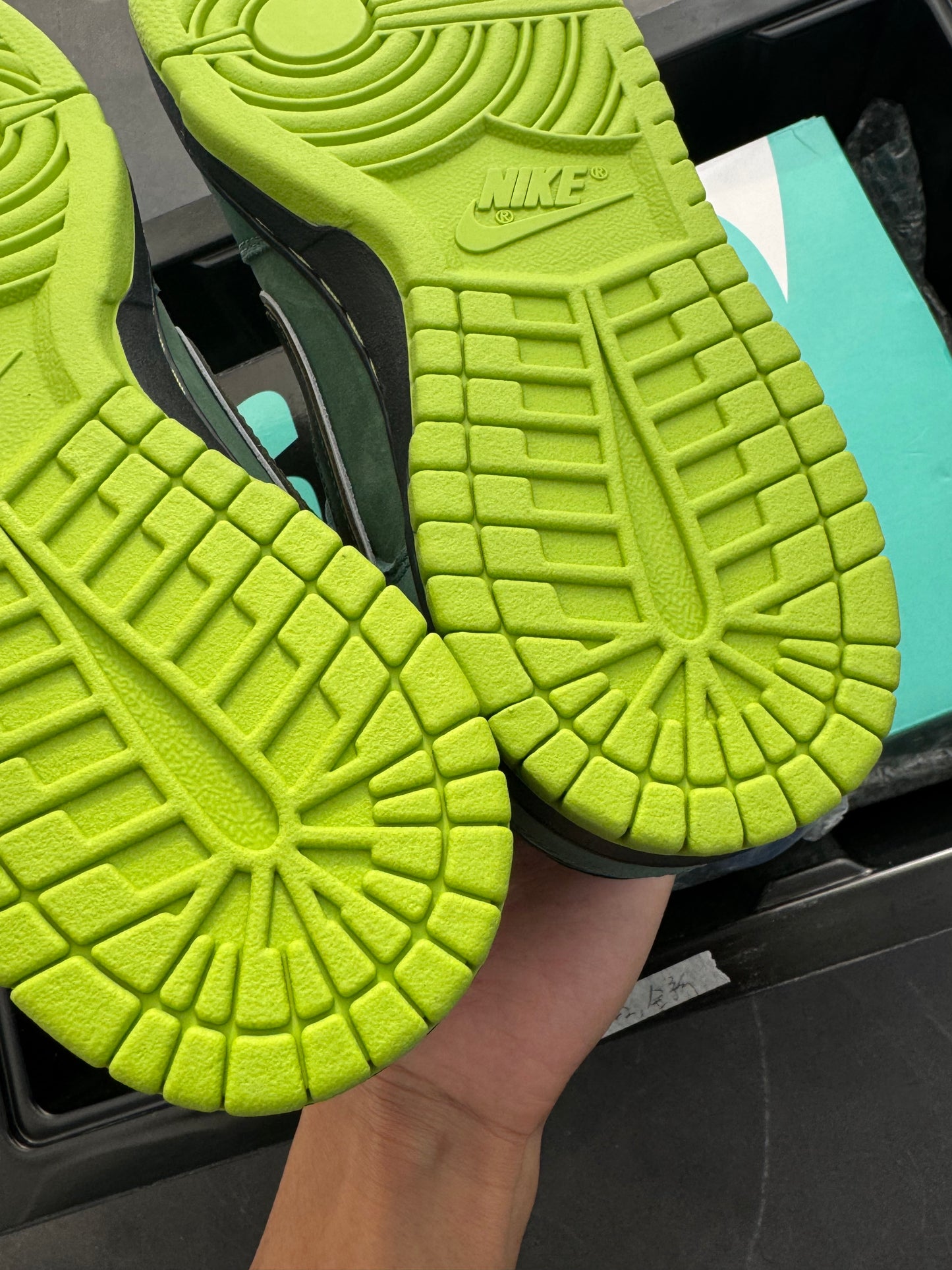 Dunk Low Pro SB Green Lobster Special Box US8.5