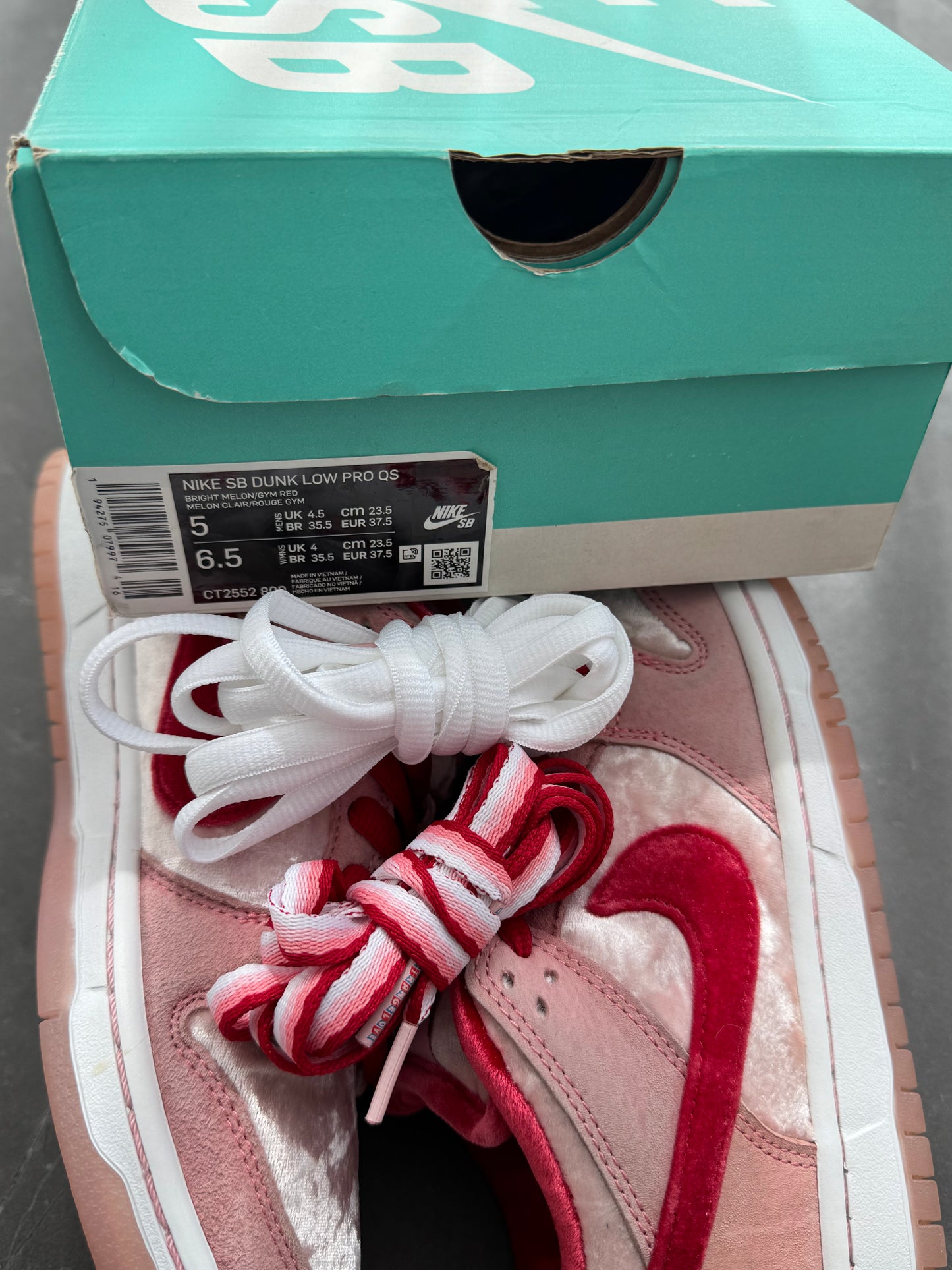 Dunk Low Pro SB Strange Love US5