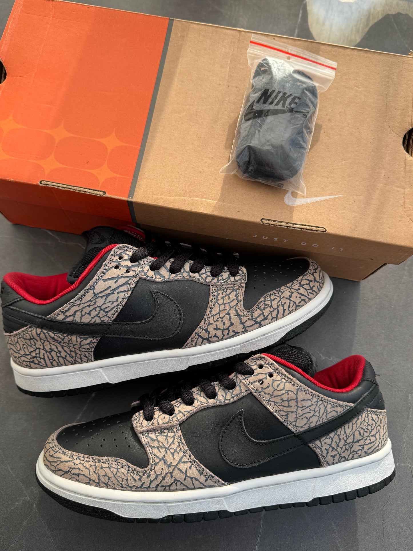 Dunk Low Pro SB Supreme Black Cement 2002 US8.5