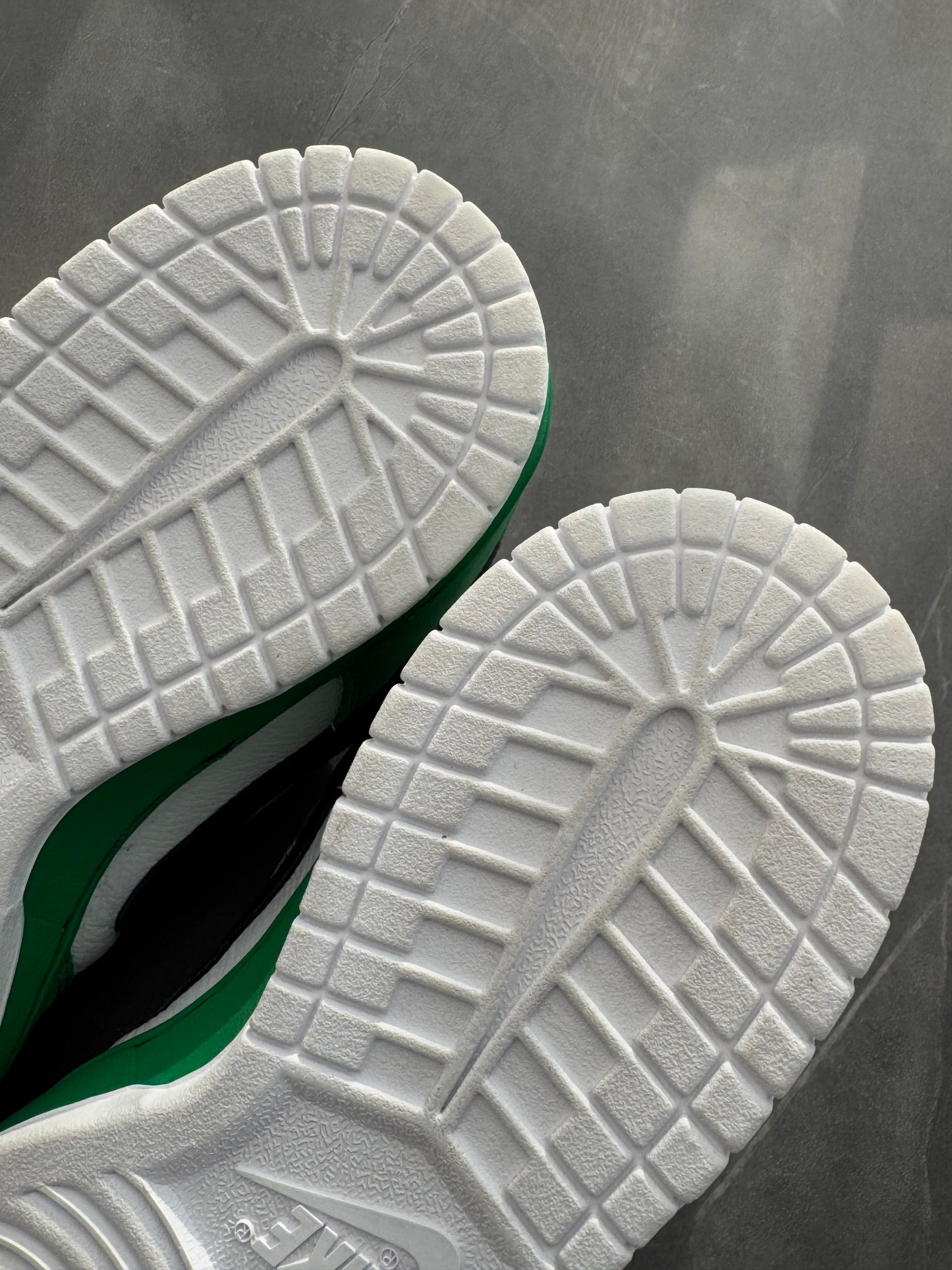 Dunk Low Pro SB Heineken US10
