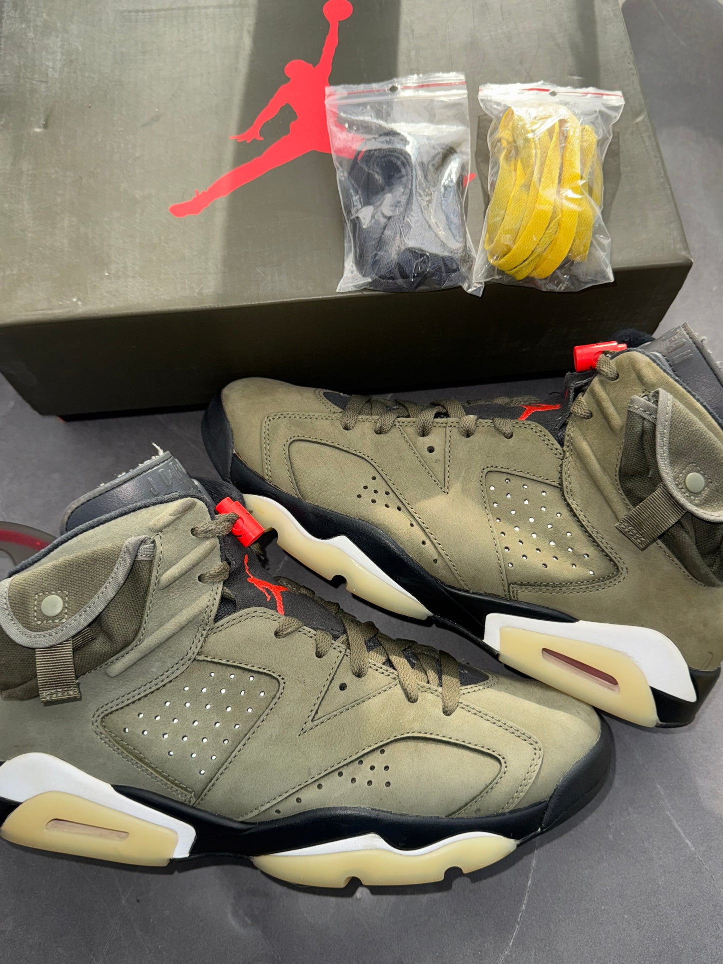 Air Jordan 6 Travis Scott