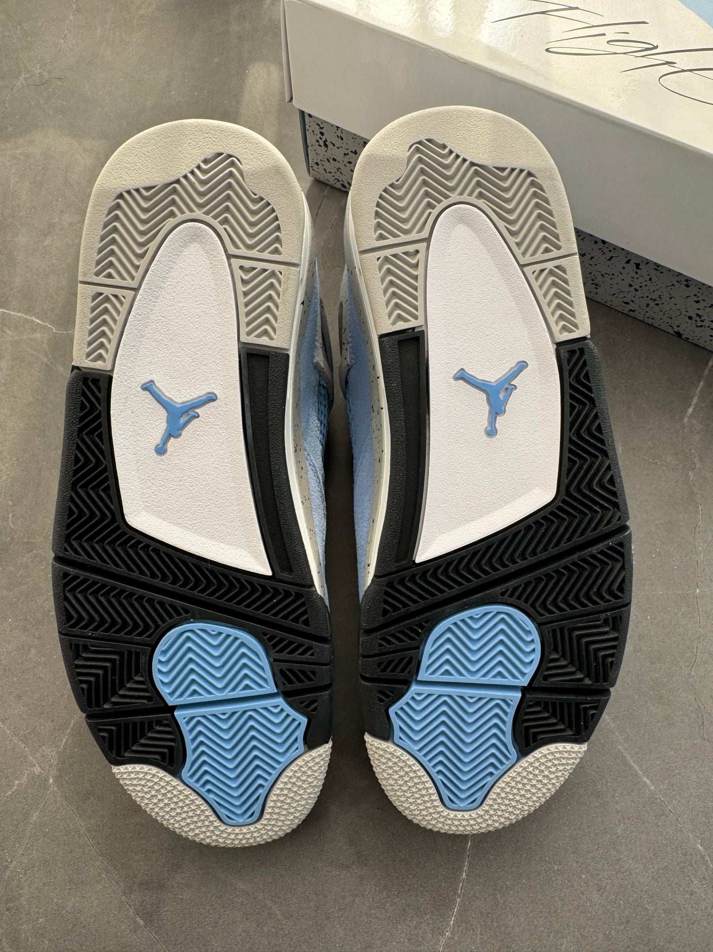 Air Jordan 4 University Blue