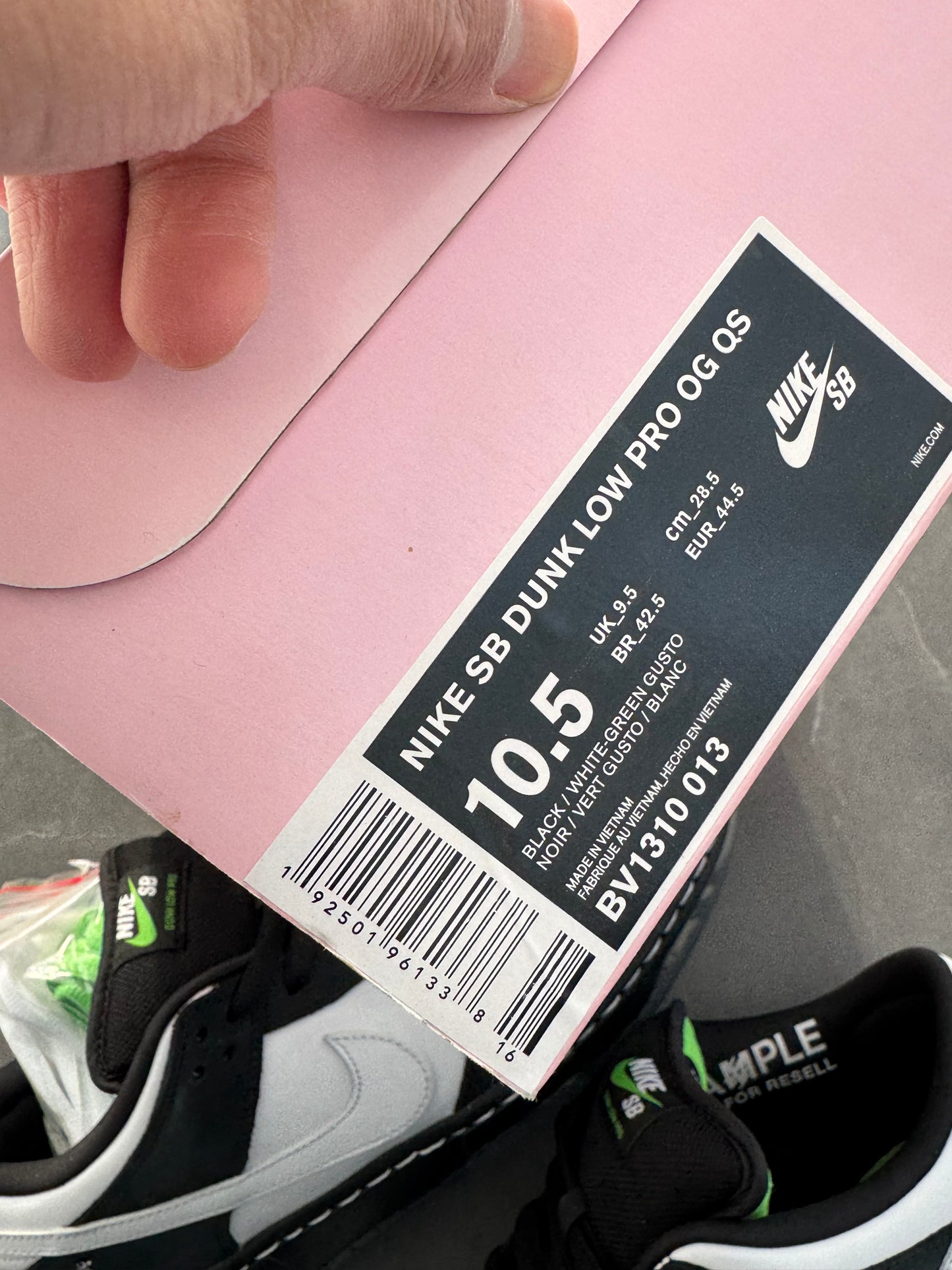 Dunk Low Pro SB Panda Pigeon US10.5