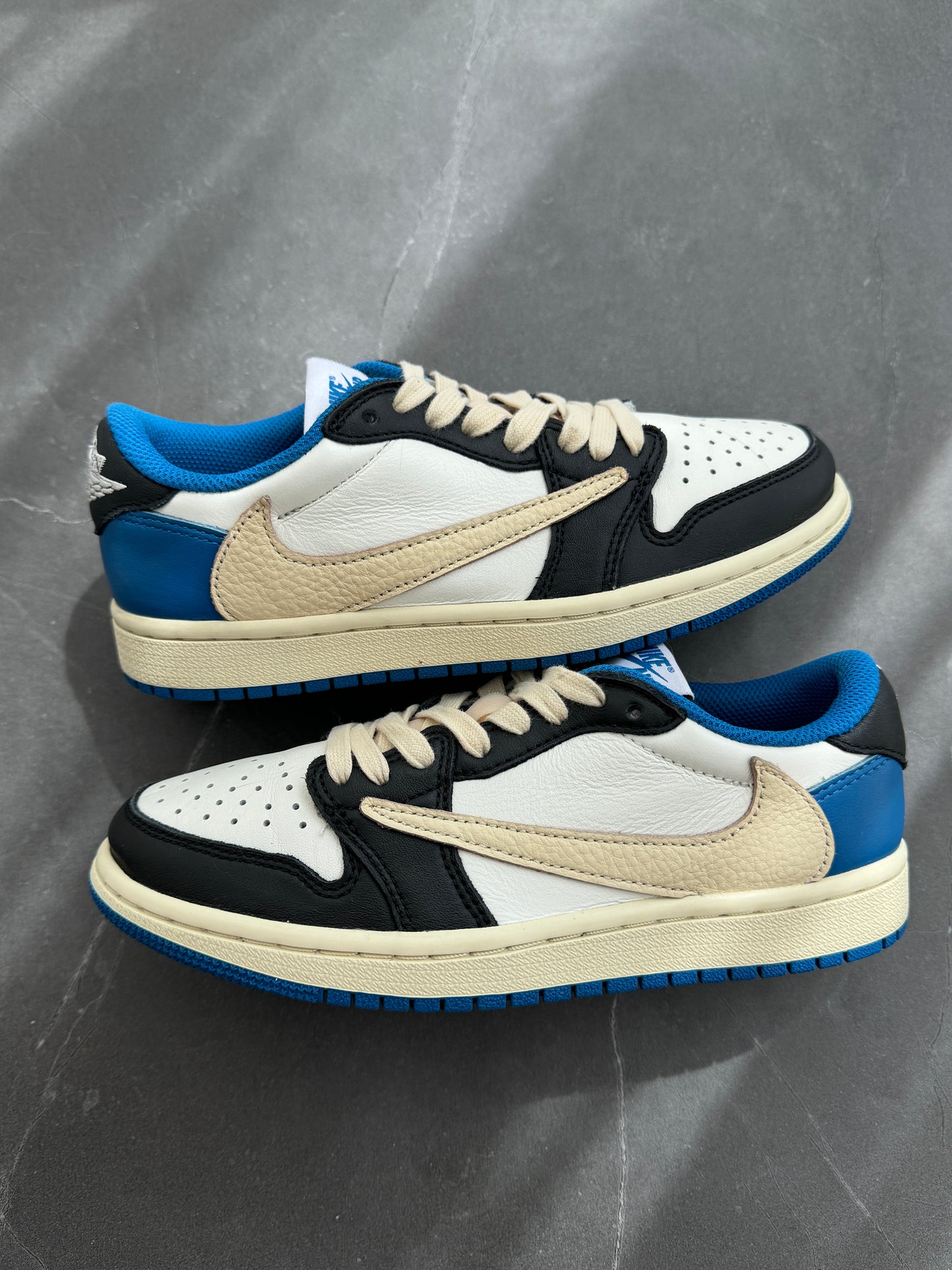 Air Jordan 1 Low Travis Scott Fragment Design US4