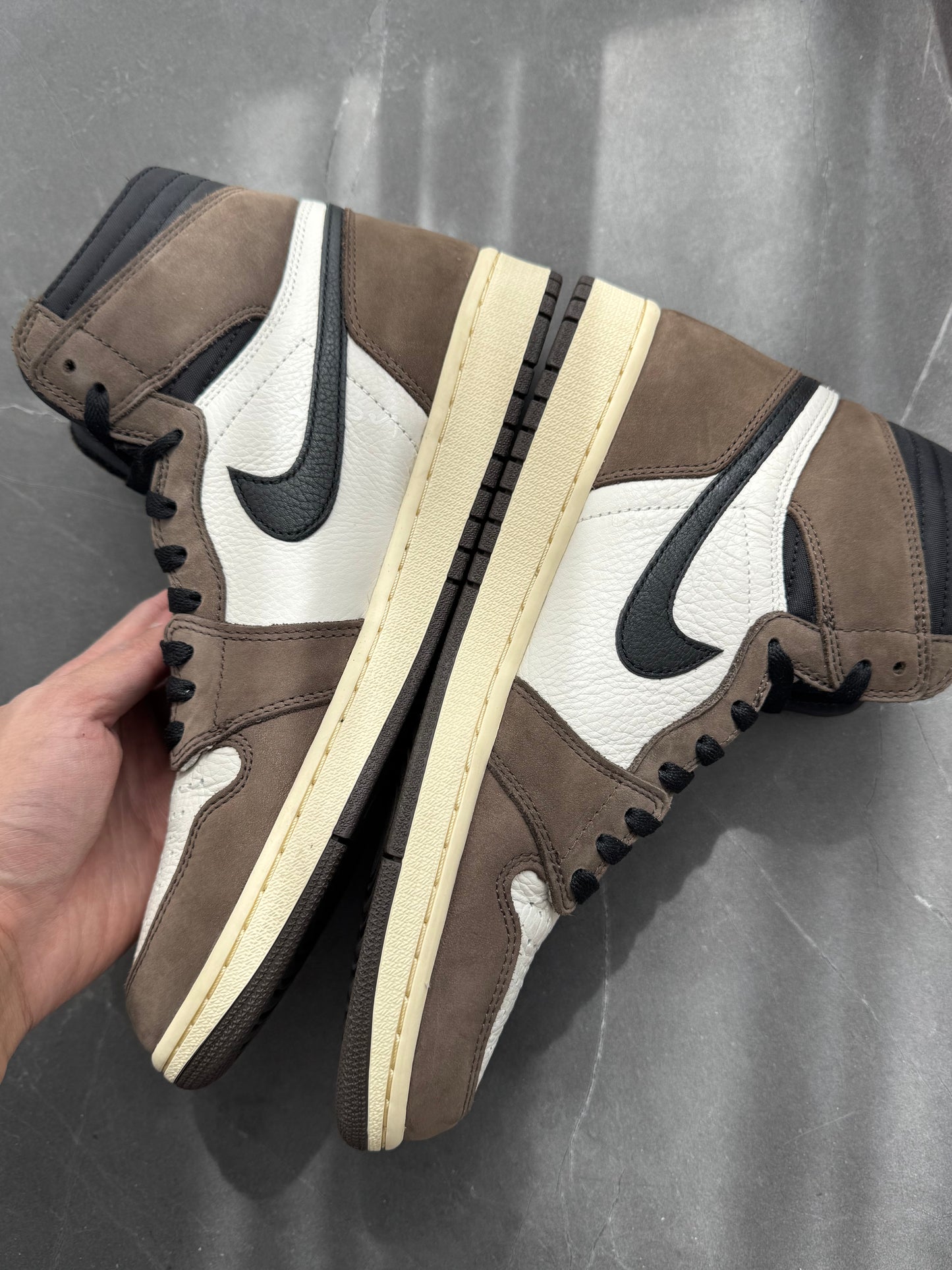 Air Jordan 1 High Travis Scott Mocha US10.5
