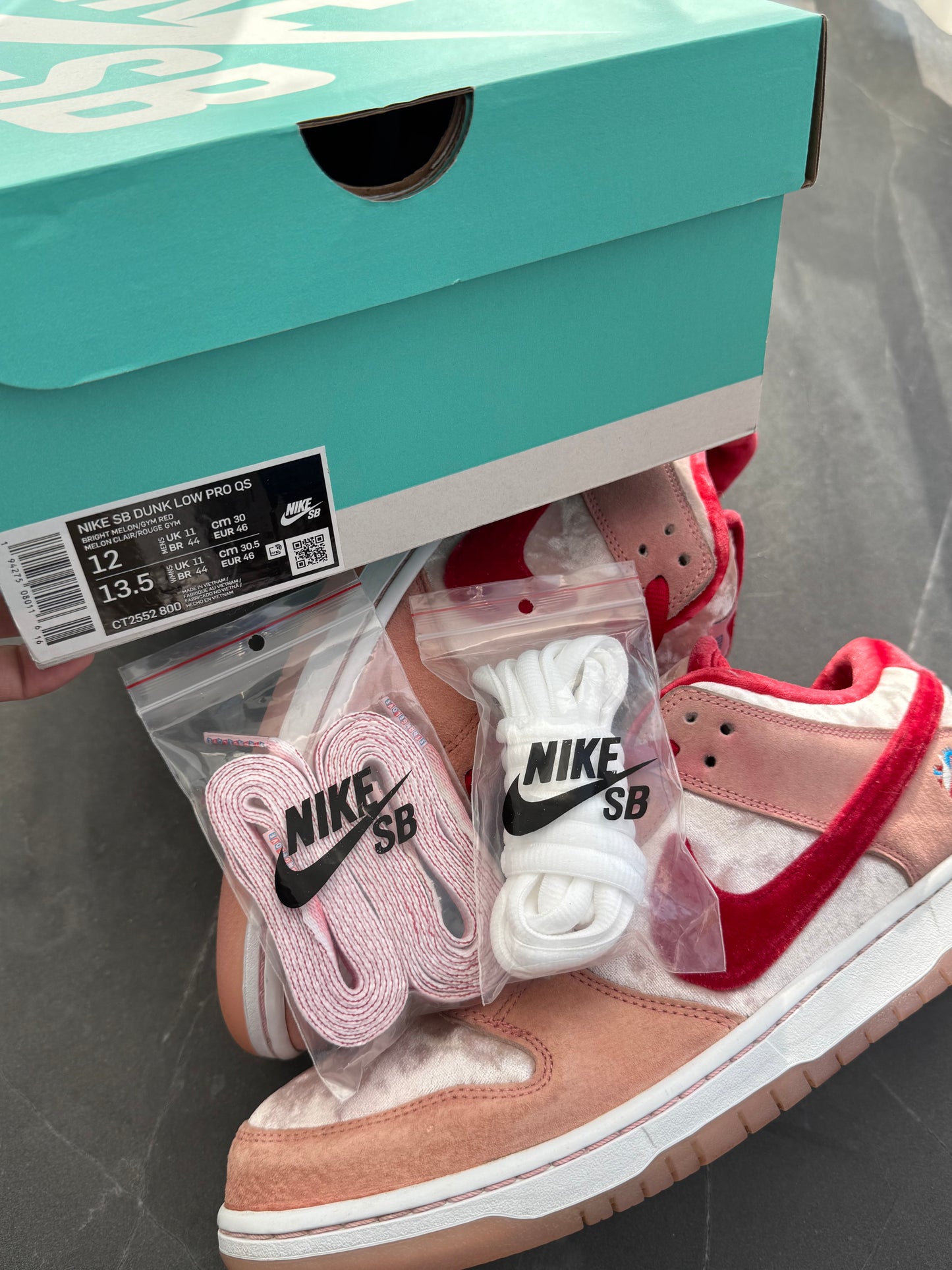 Dunk Low Pro SB Strange Love US12