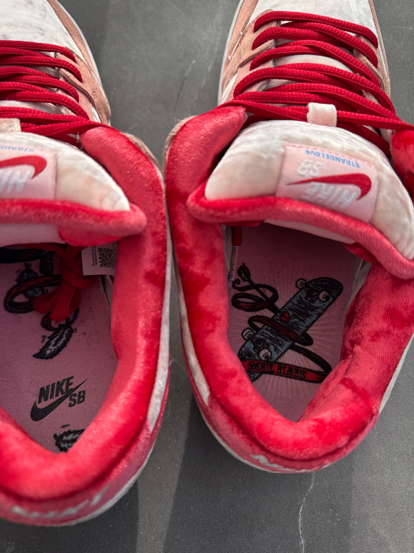 Dunk Low Pro SB Strange Love US12
