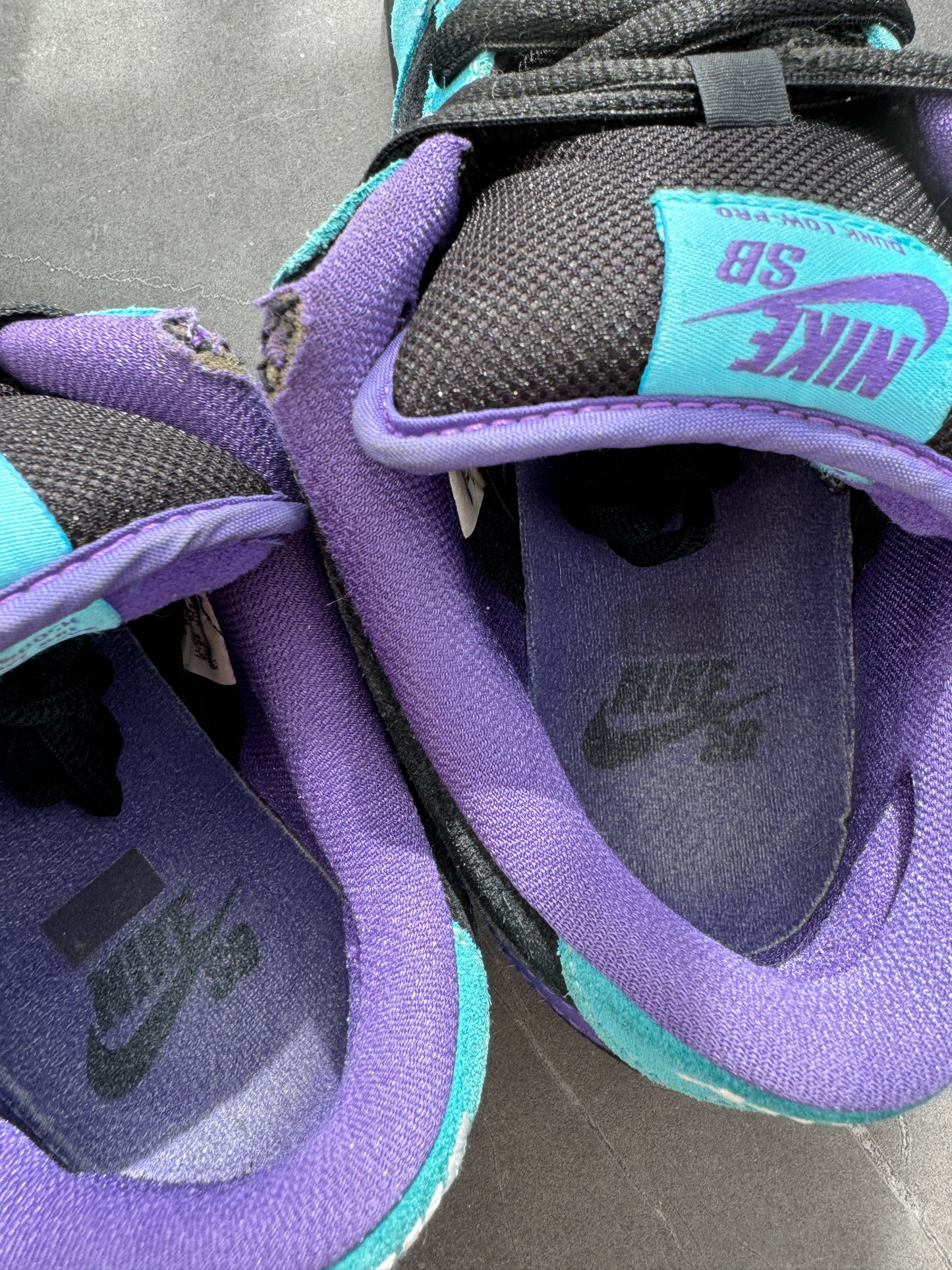 Dunk Low Pro SB Skeletor 2011 US8.5