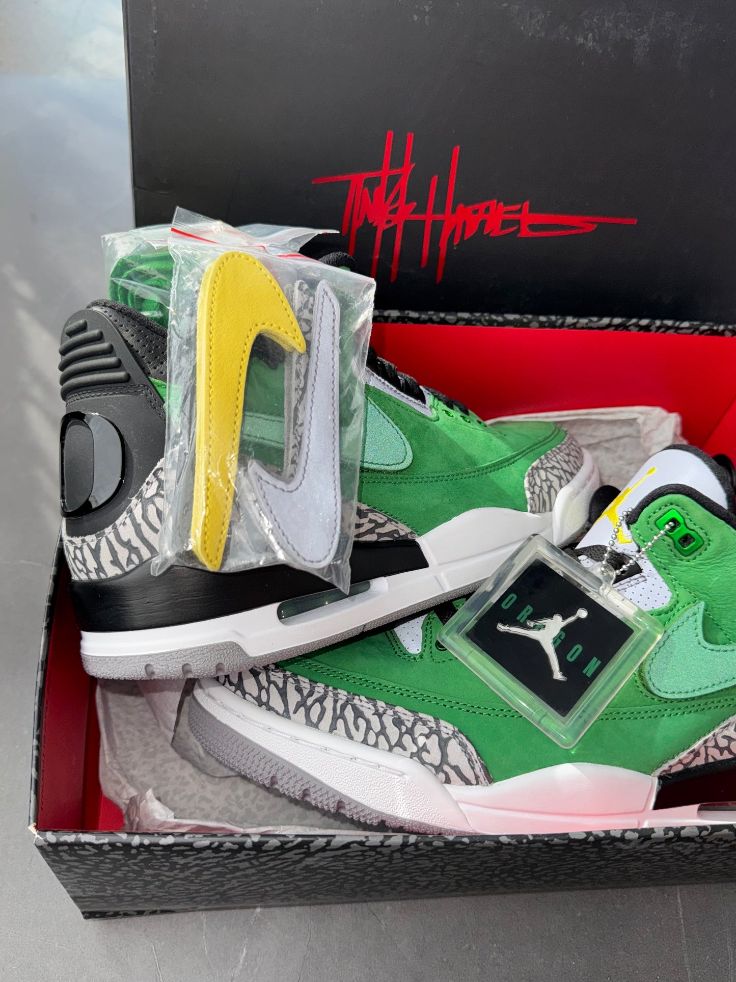 Air Jordan 3 Tinker Oregon Ducks PE