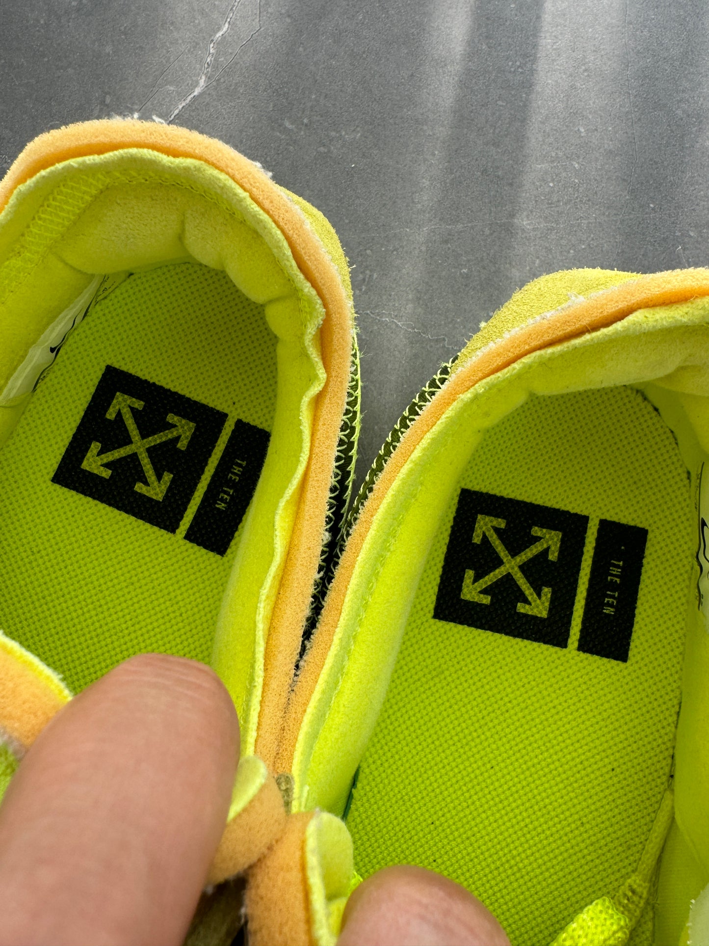 Air Force 1 Low Off-White Volt US9.5