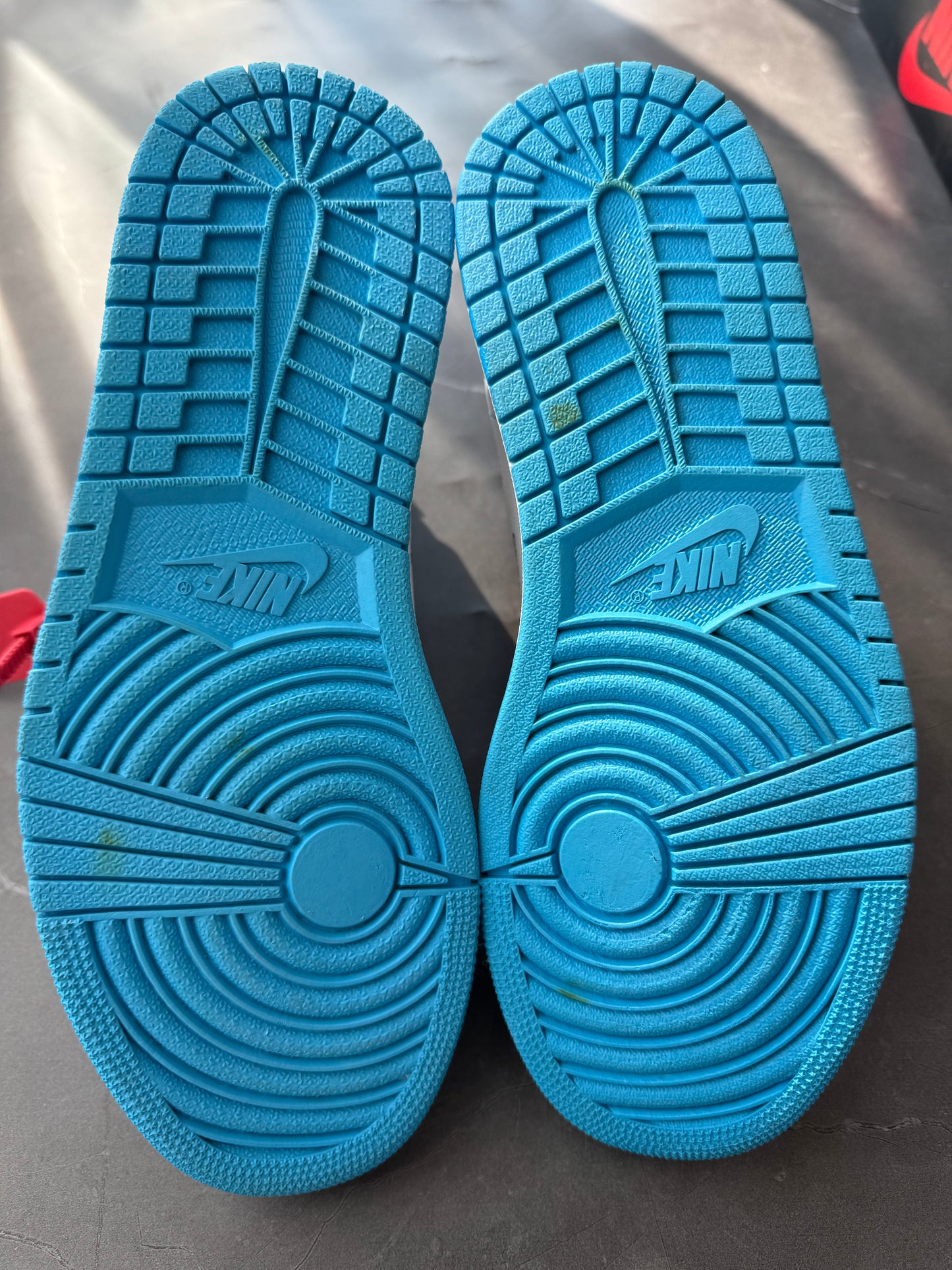 Air Jordan 1 High Off-White University Blue