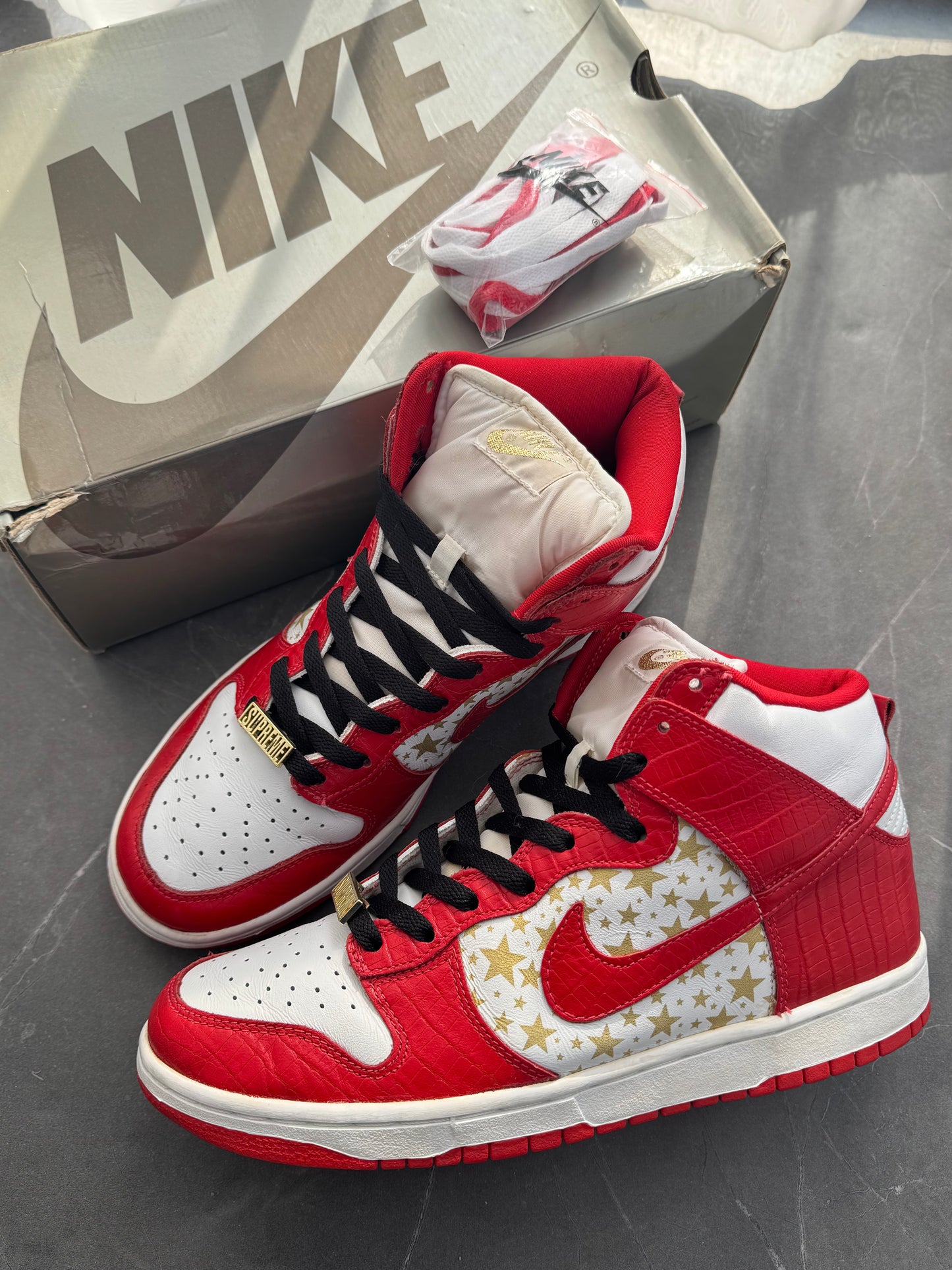 Dunk High Pro SB Supreme Red Star 2003