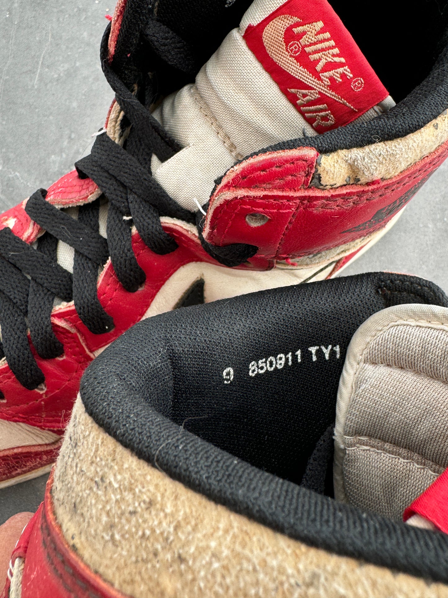 Air Jordan 1 High Chicago OG 1985