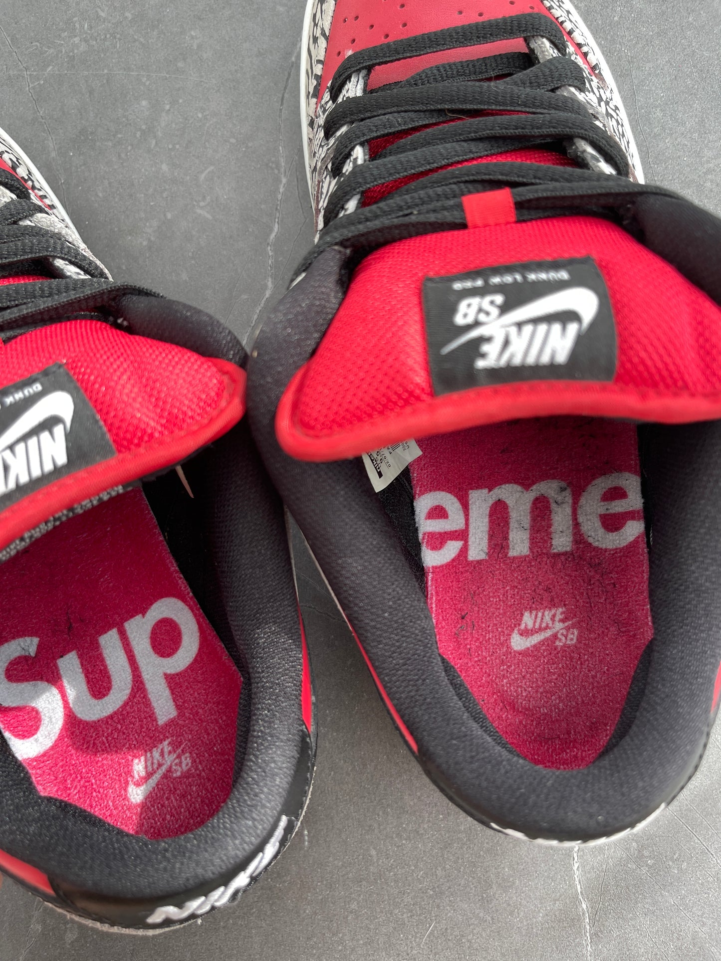 Dunk Low Premium SB Supreme Red Cement US9.5