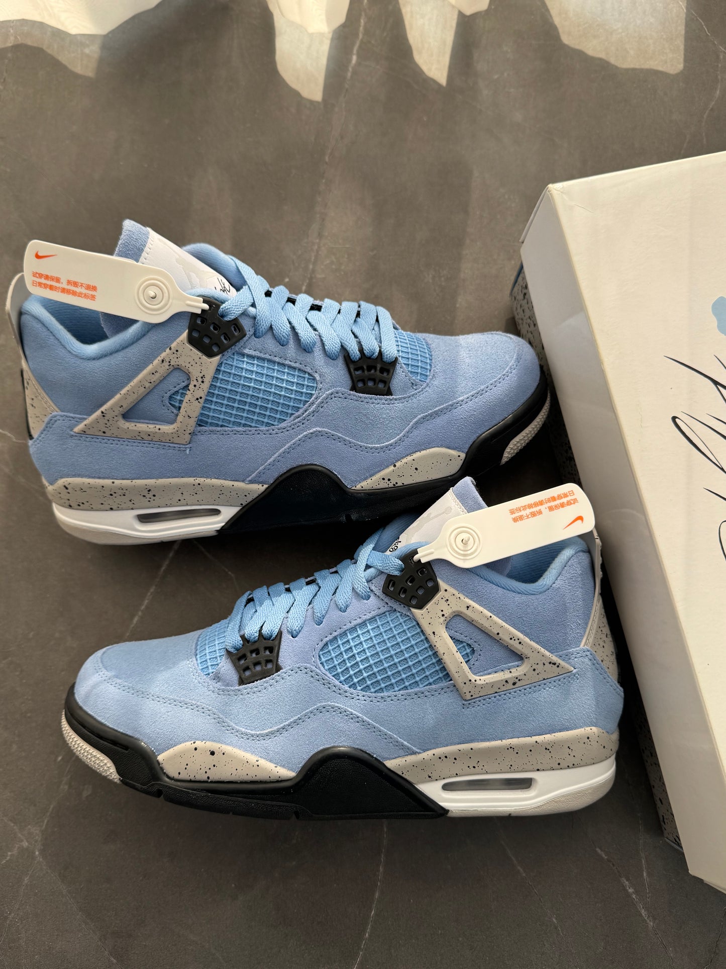 Air Jordan 4 University Blue