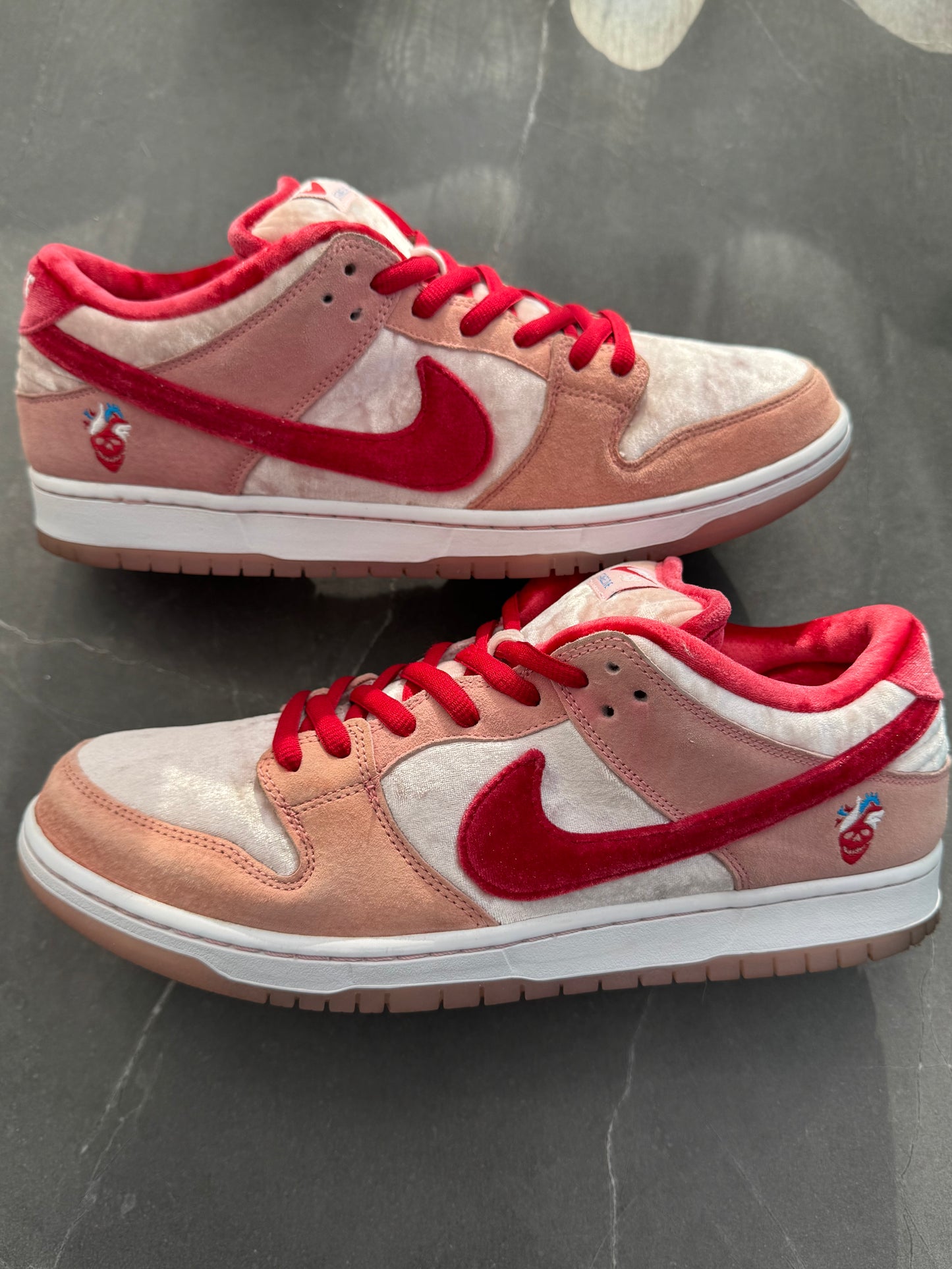 Dunk Low Pro SB Strange Love US12