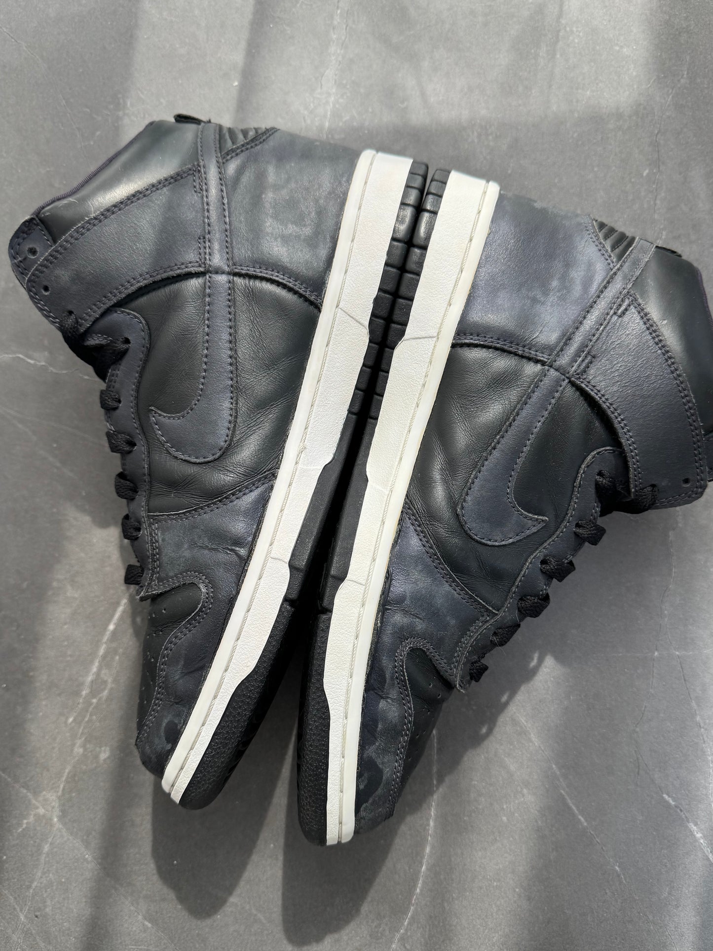 Dunk High LE Metallic Purple Black 2002