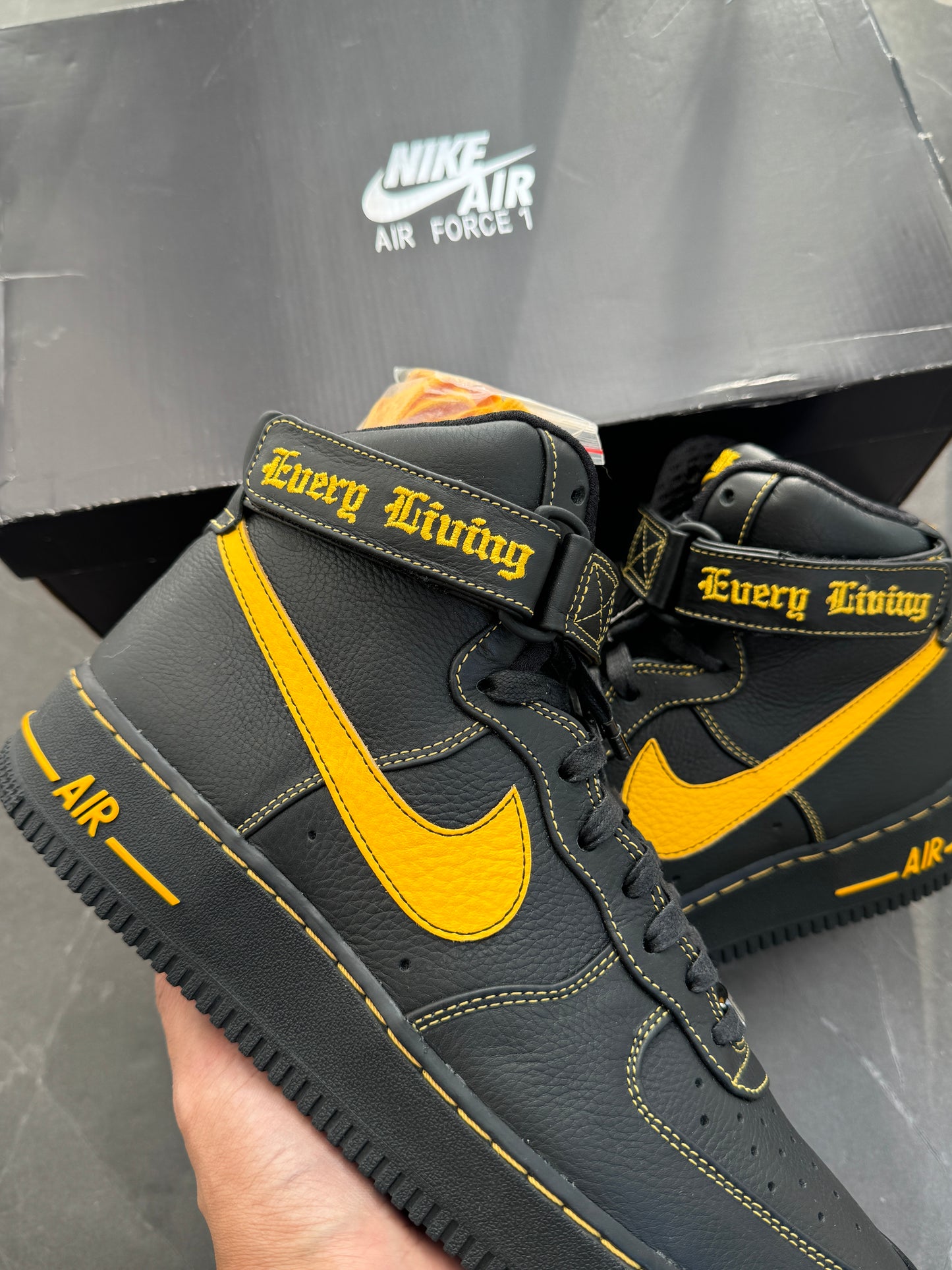 Air Force 1 High Vlone Black University Gold