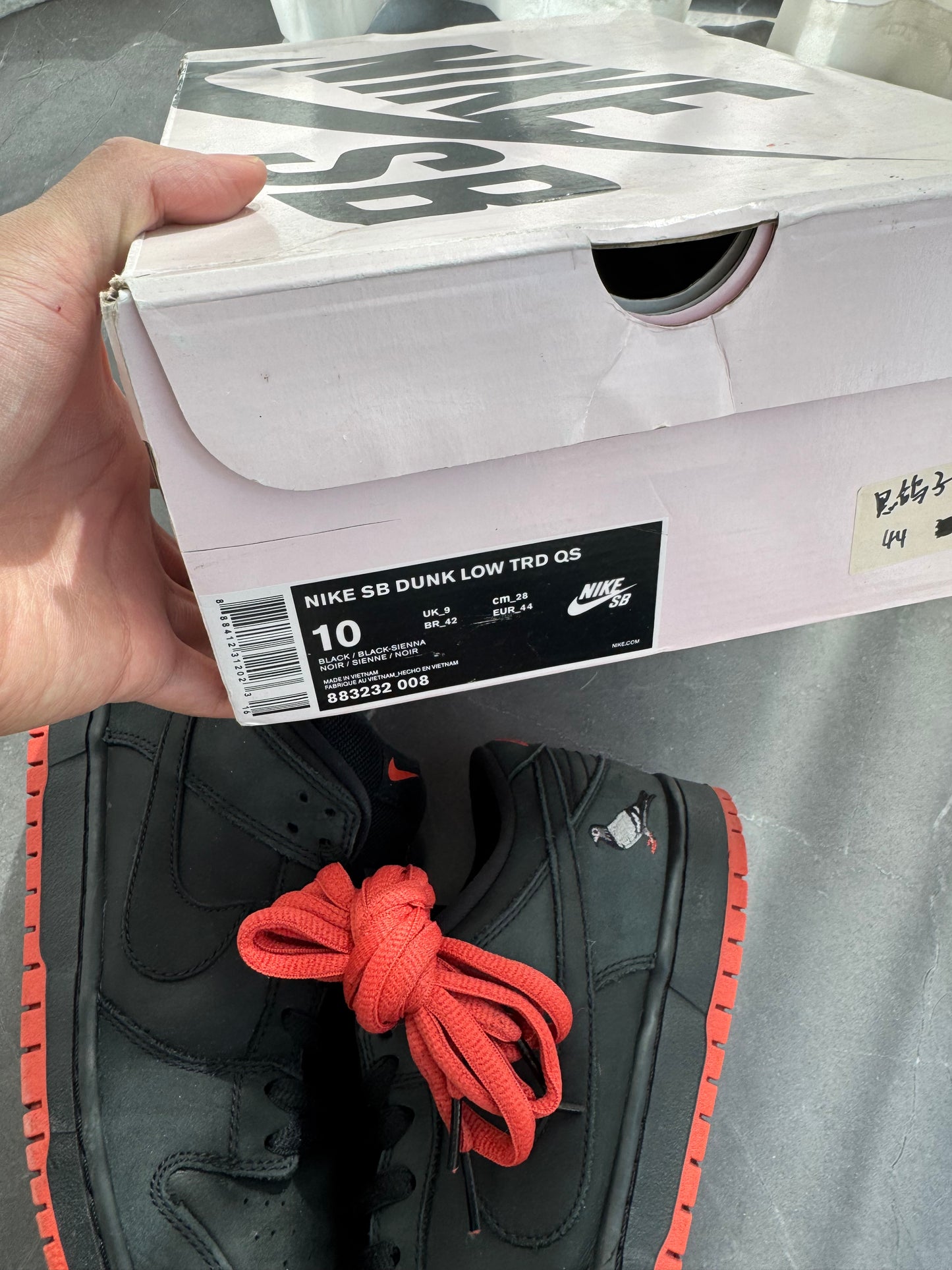 Dunk Low Pro SB Black Pigeon 2017 US10