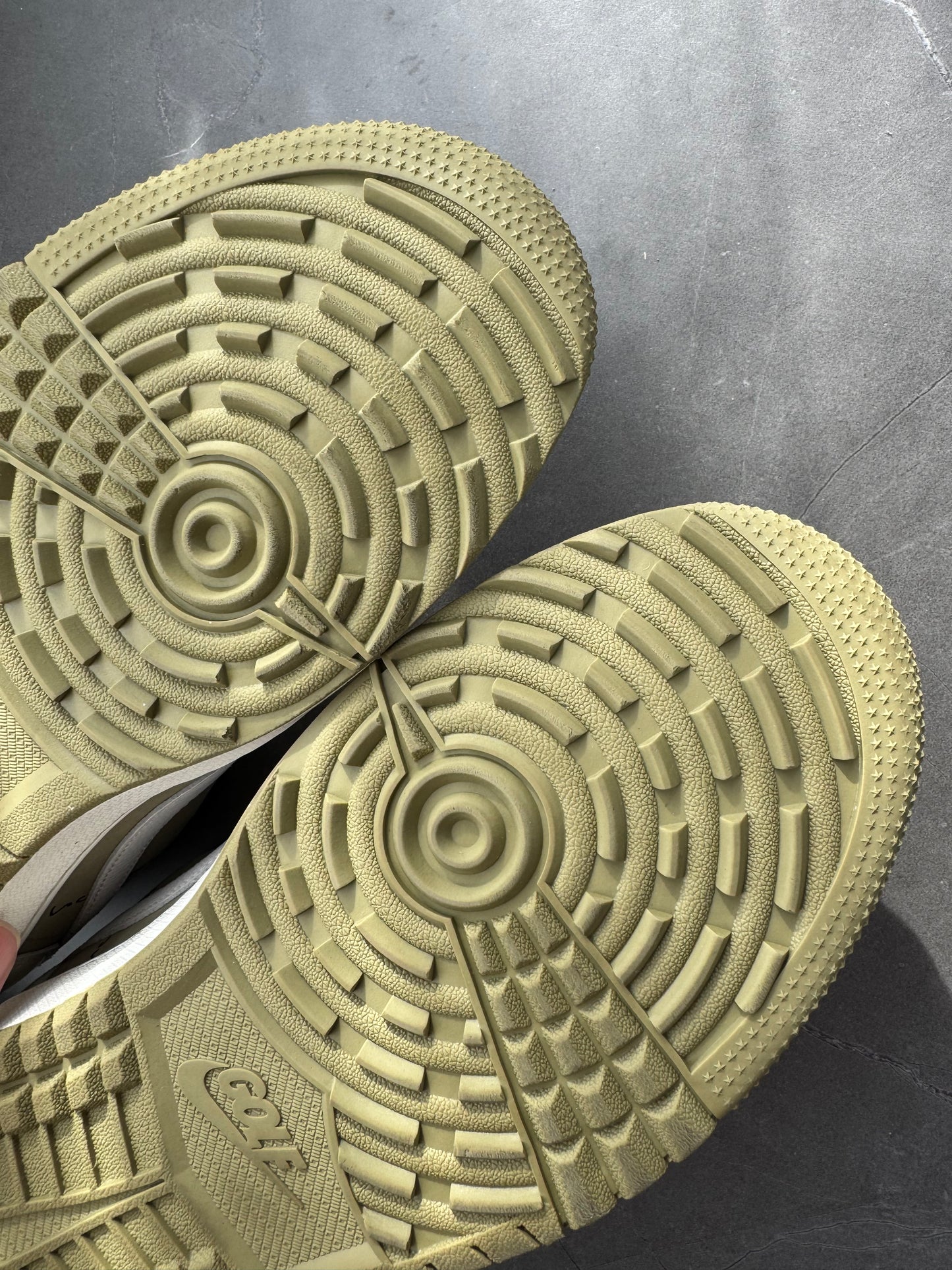 Air Jordan 1 Low Golf Travis Scott Netural Olive