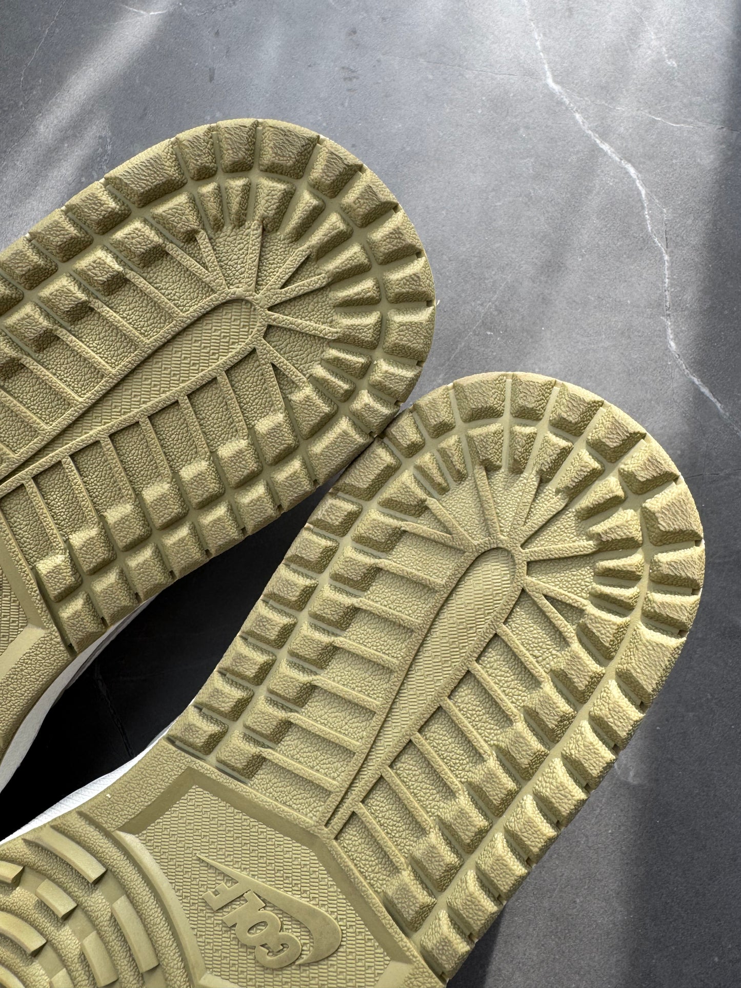 Air Jordan 1 Low Golf Travis Scott Netural Olive