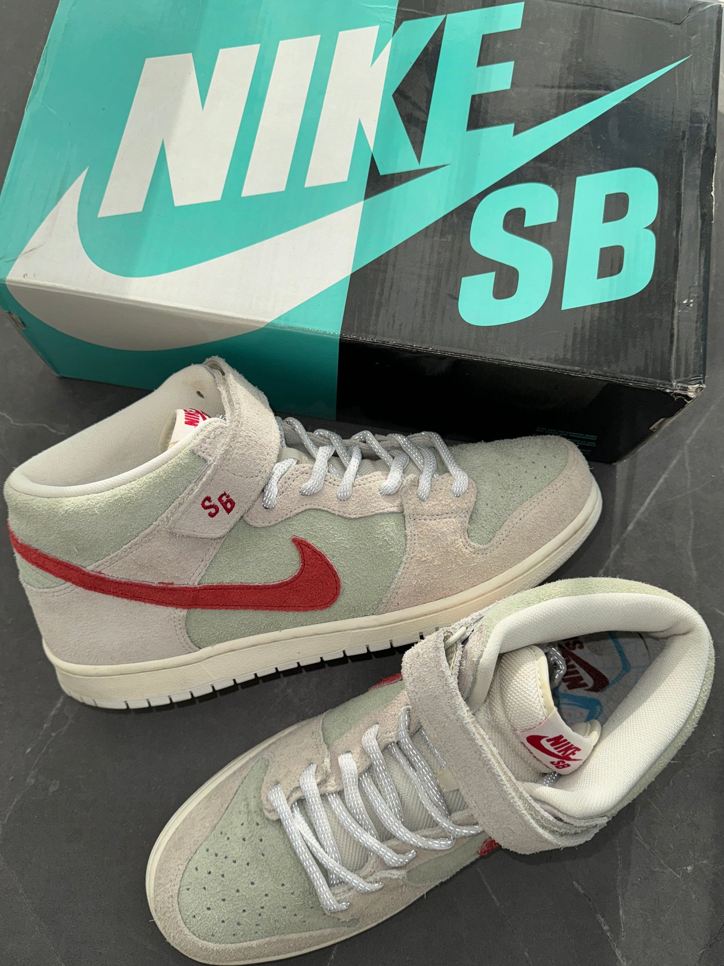 Dunk Mid Pro SB White Widow