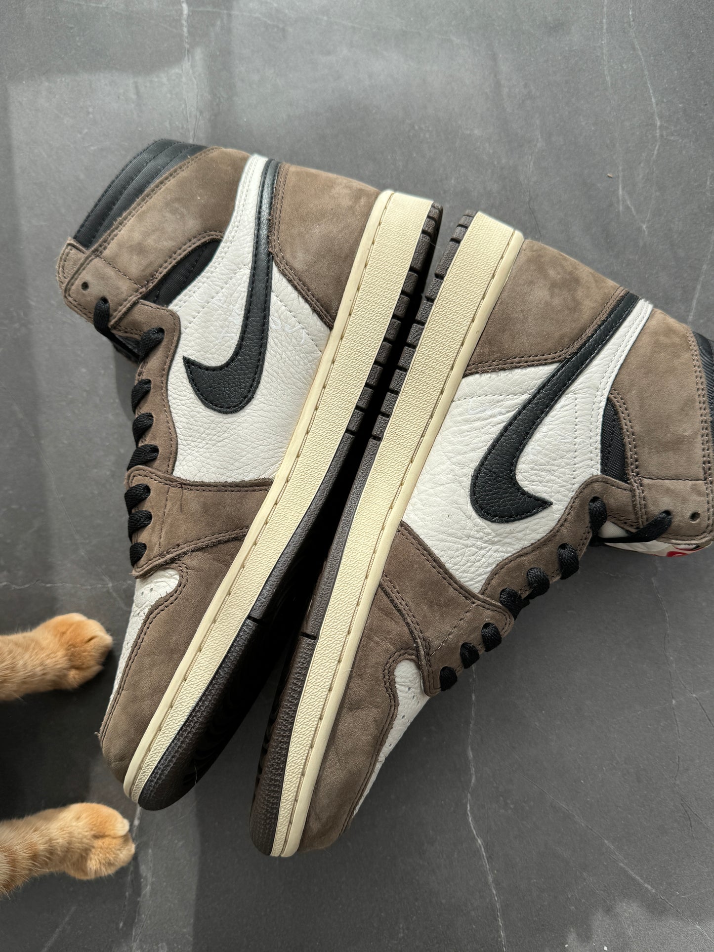 Air Jordan 1 High Travis Scott Mocha US10.5