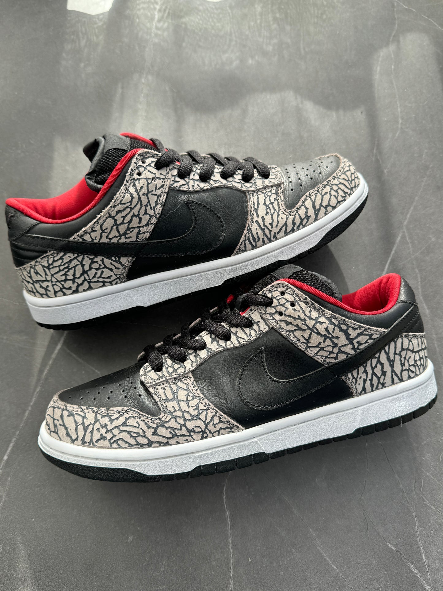 Dunk Low Pro SB Supreme Black Cement 2002 US8.5