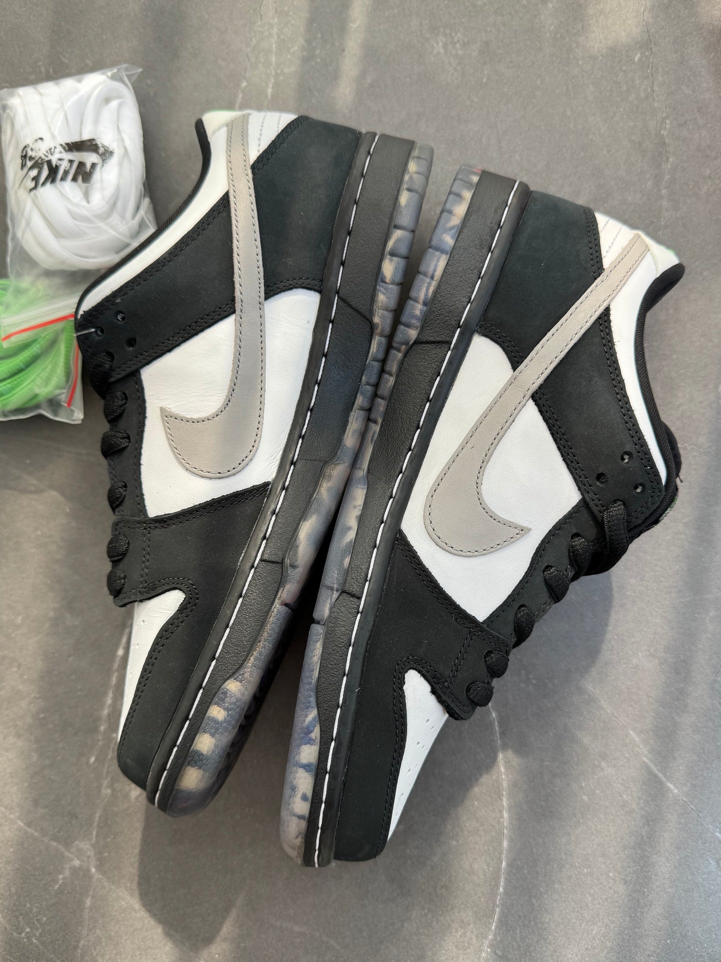 Dunk Low Pro SB Panda Pigeon US8