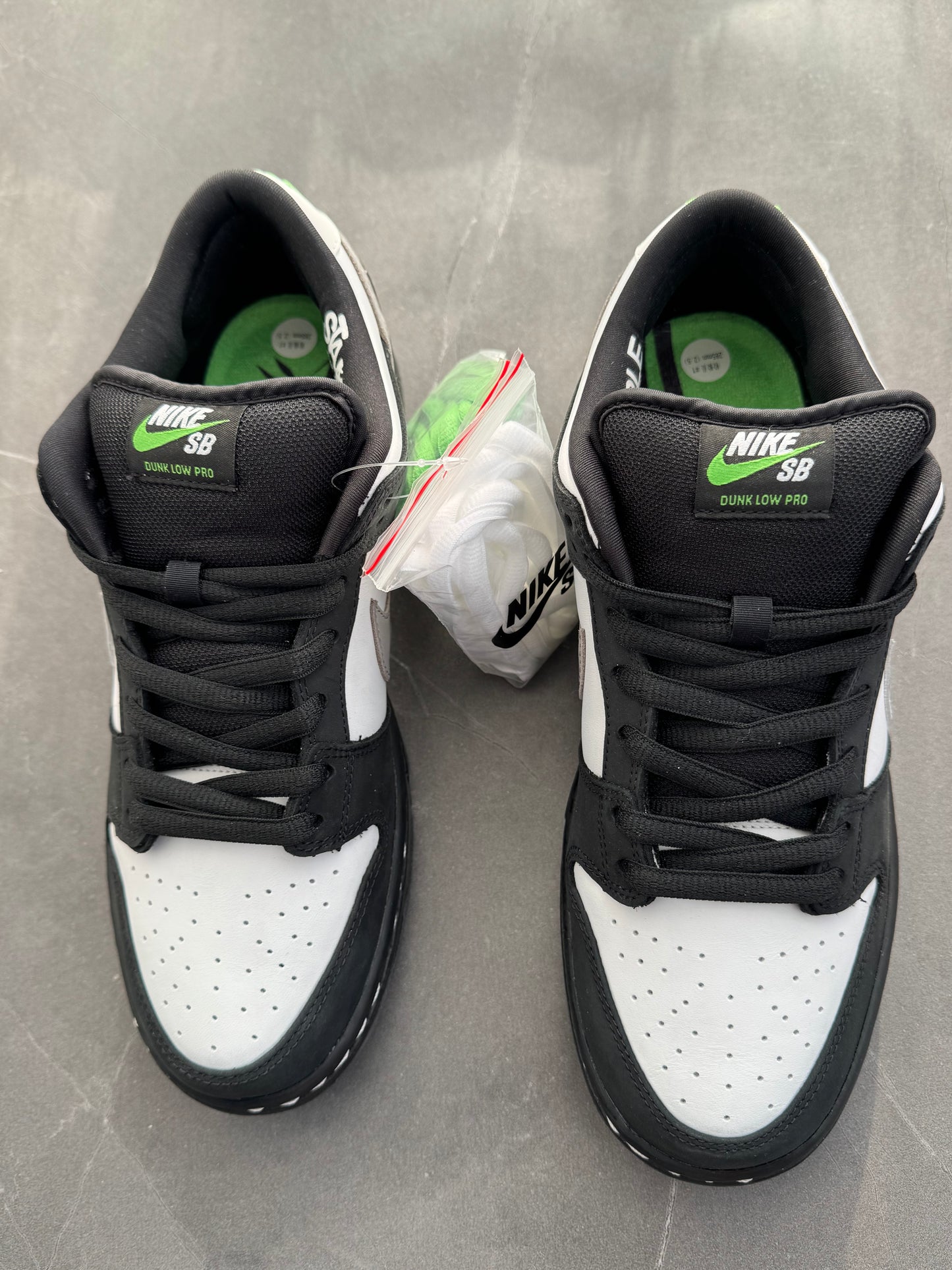 Dunk Low Pro SB Panda Pigeon US10.5