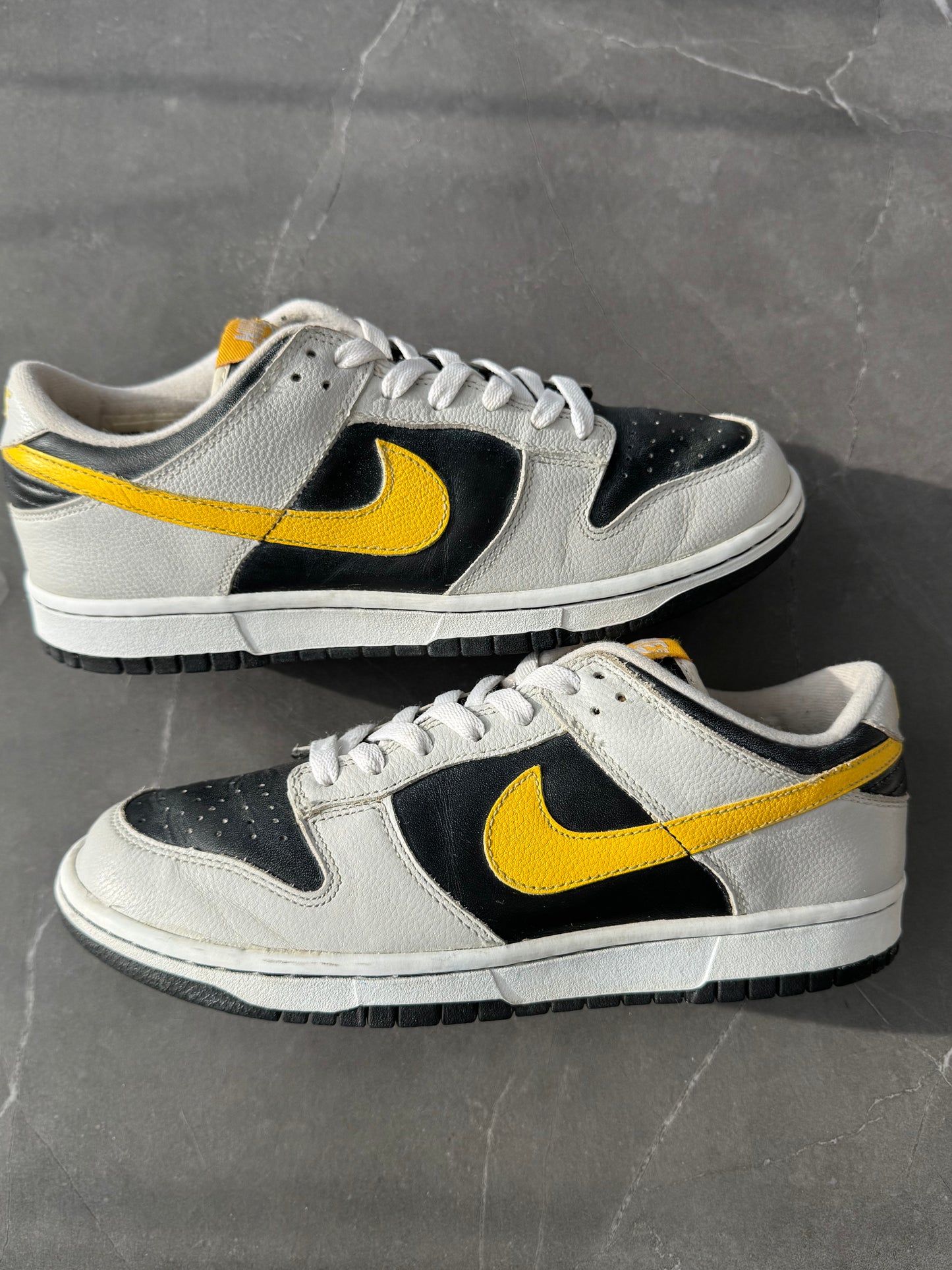 Dunk Low Varsity Maize Neutral Grey 2005