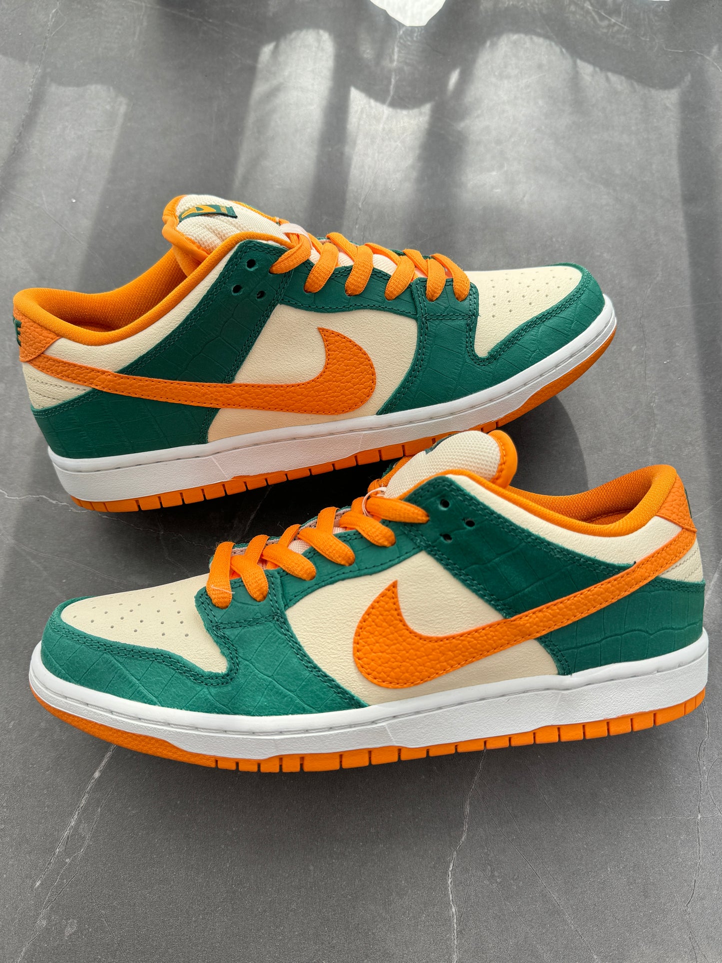 Dunk Low Pro SB Legion Pine Kumquat