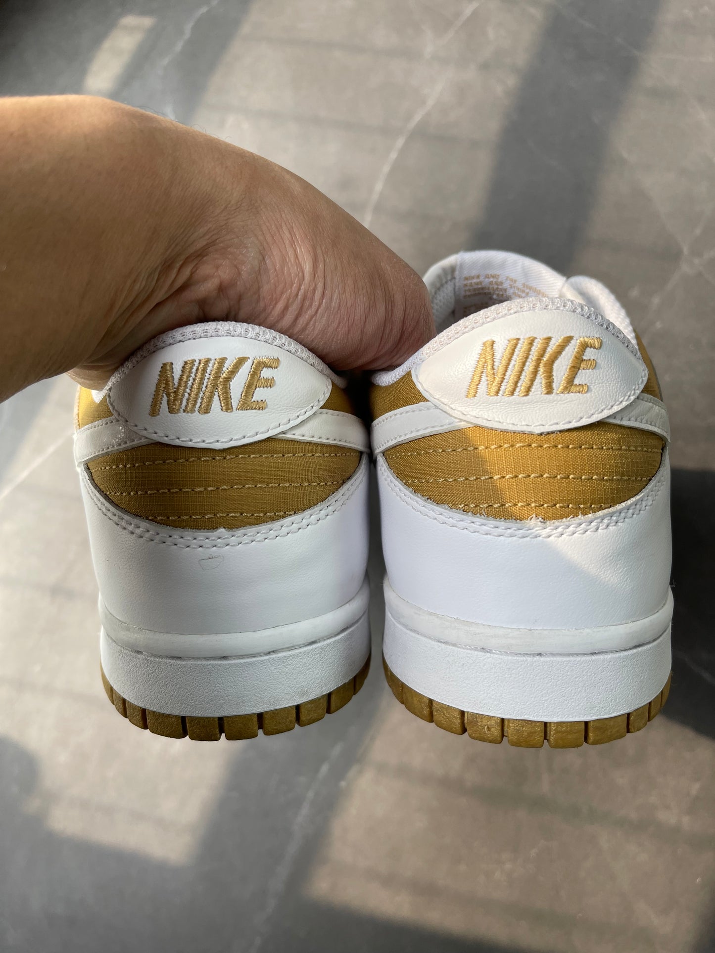 Dunk Low CL White Metallic Gold 2009