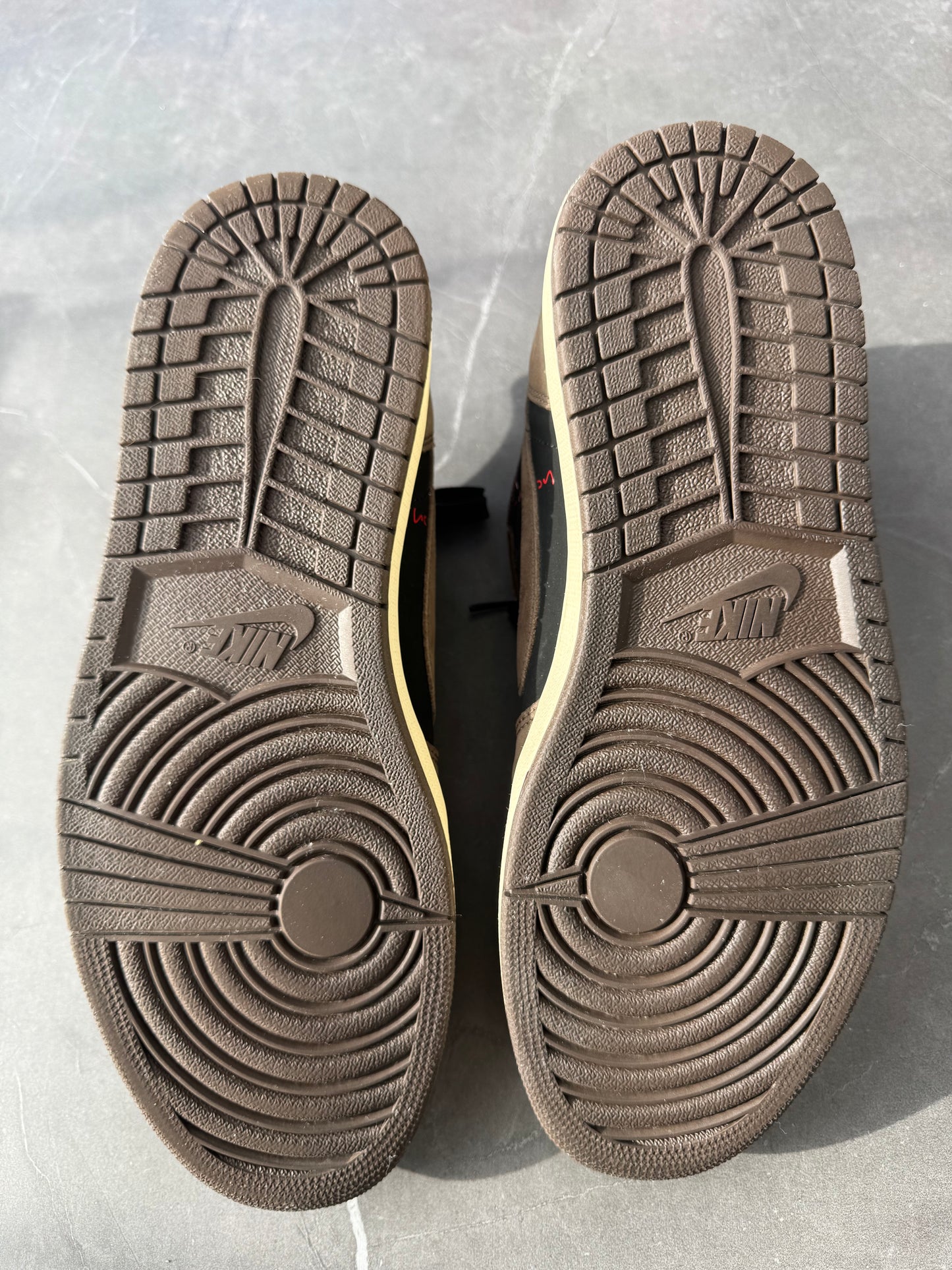 Air Jordan 1 Low Travis Scott Mocha US11