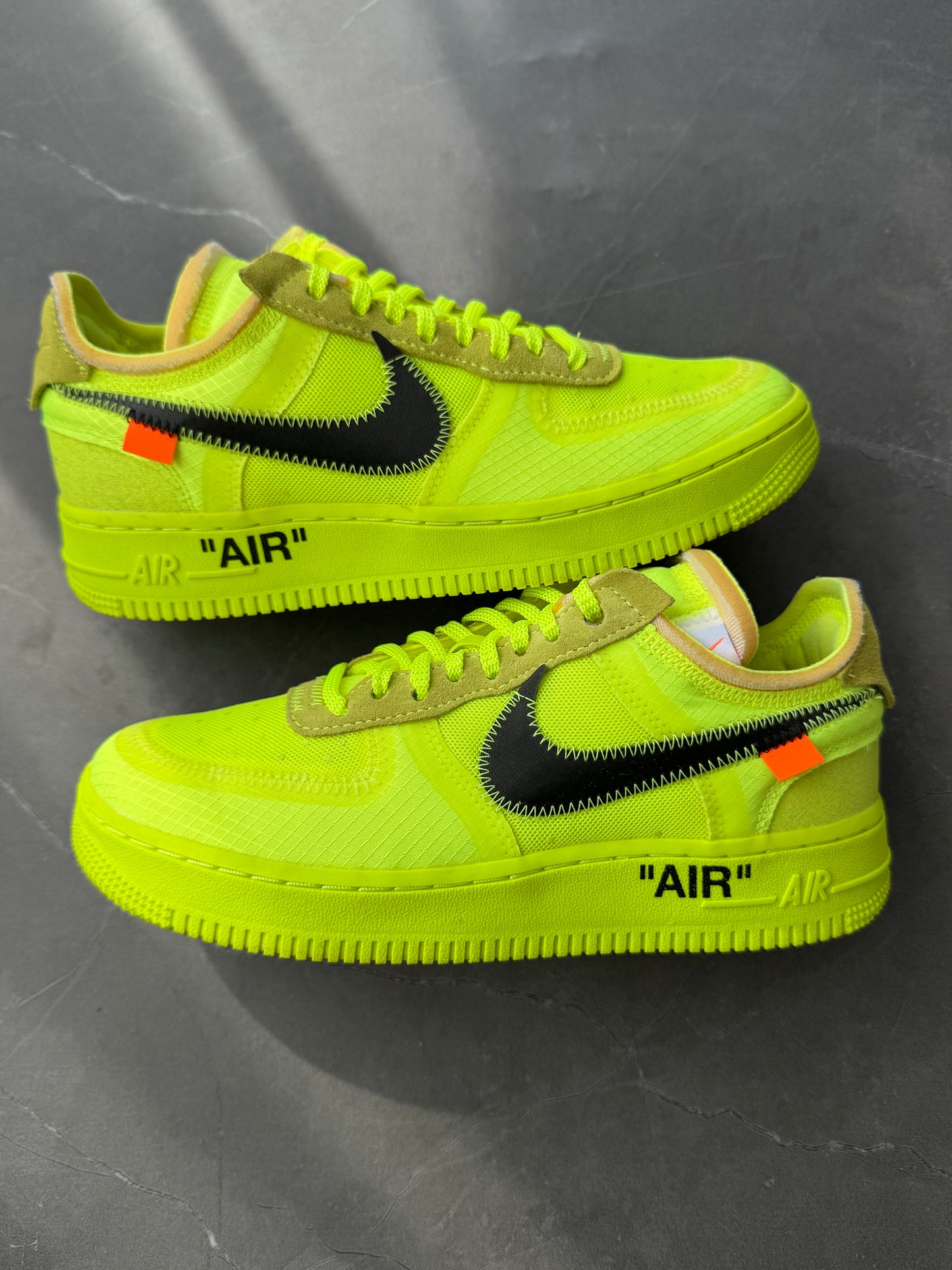 Air Force 1 Low Off-White Volt Sample US5.5