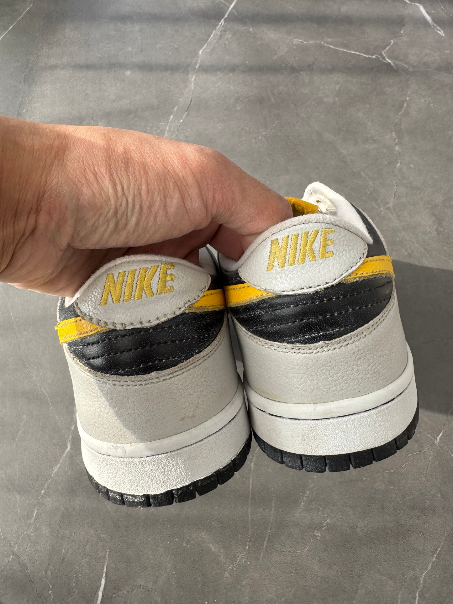 Dunk Low Varsity Maize Neutral Grey 2005