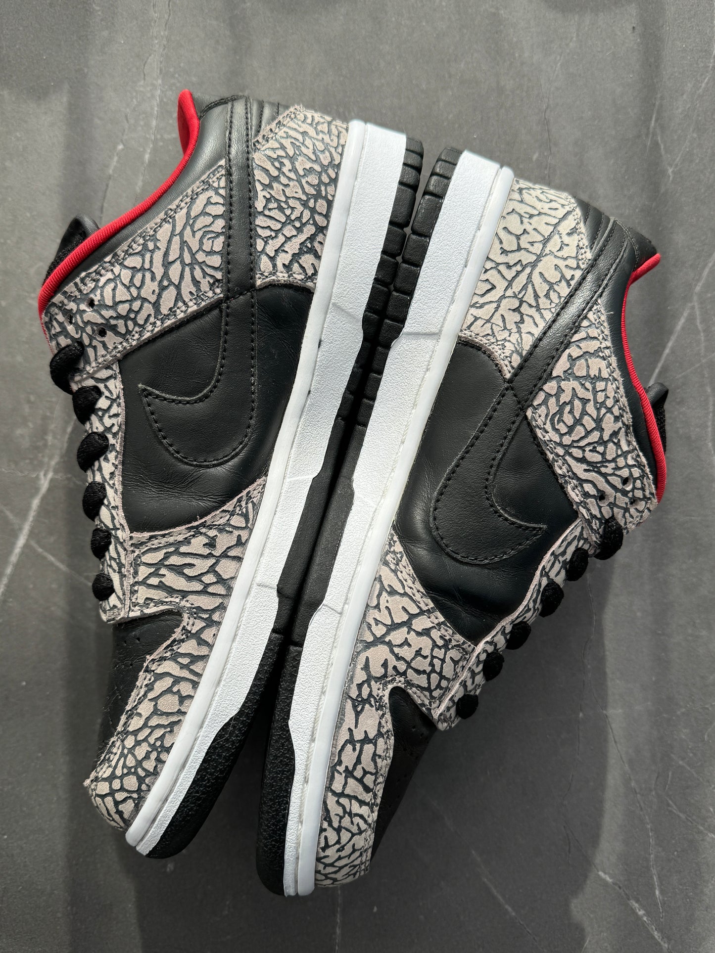 Dunk Low Pro SB Supreme Black Cement 2002 US8.5