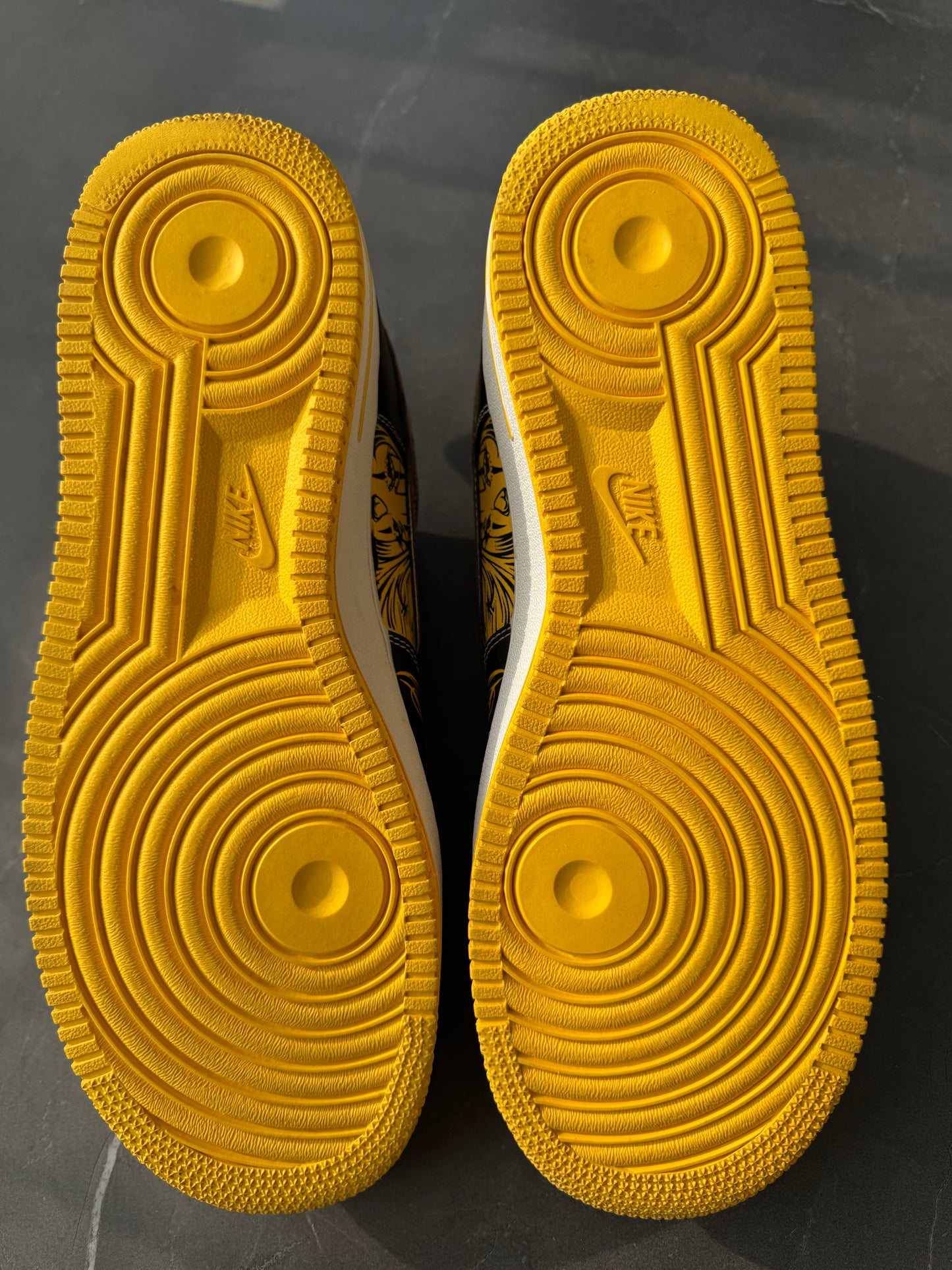Air Force 1 Low Supreme I/O "Livestrong" Mr.Cartoon 2009