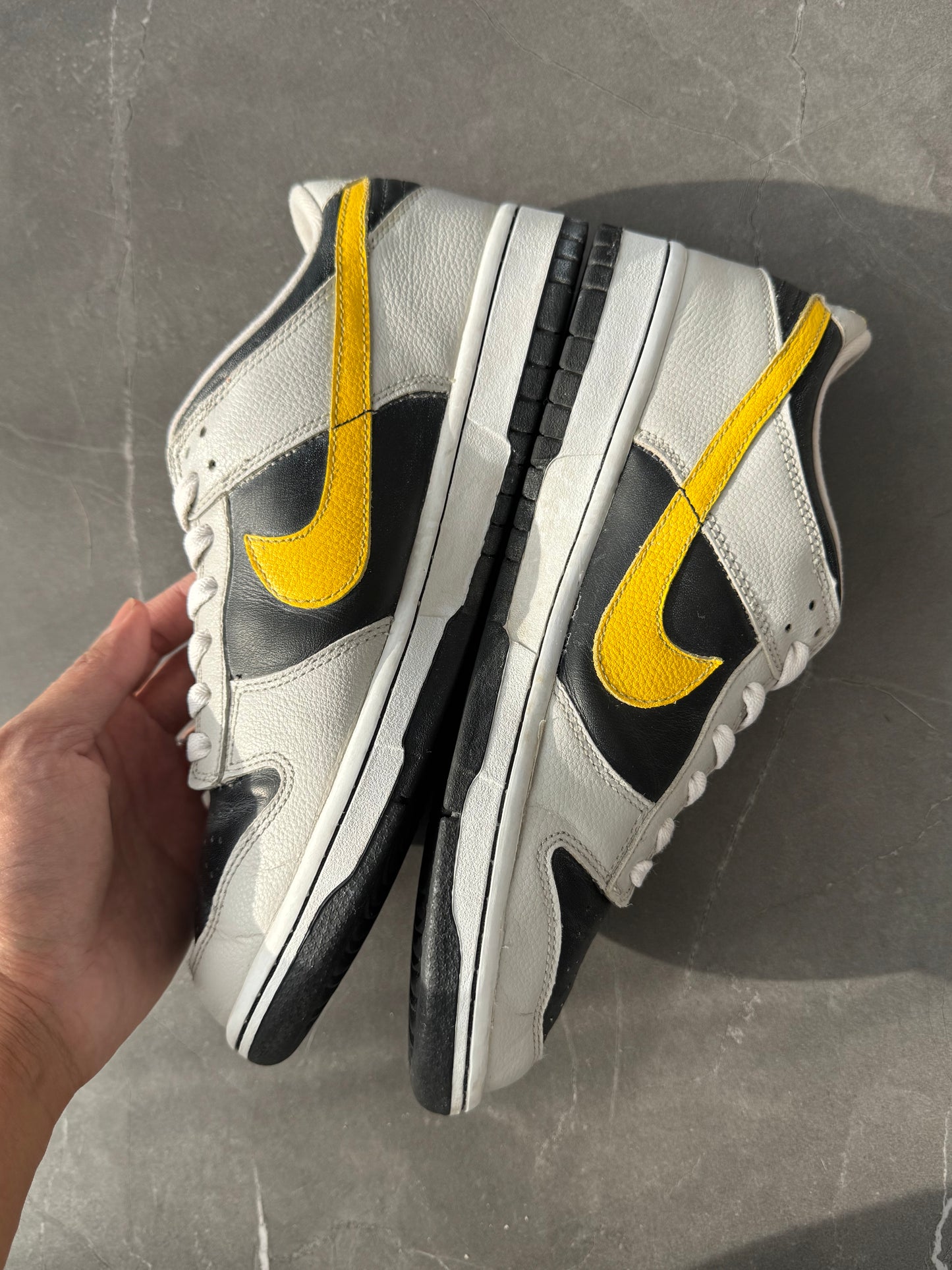 Dunk Low Varsity Maize Neutral Grey 2005