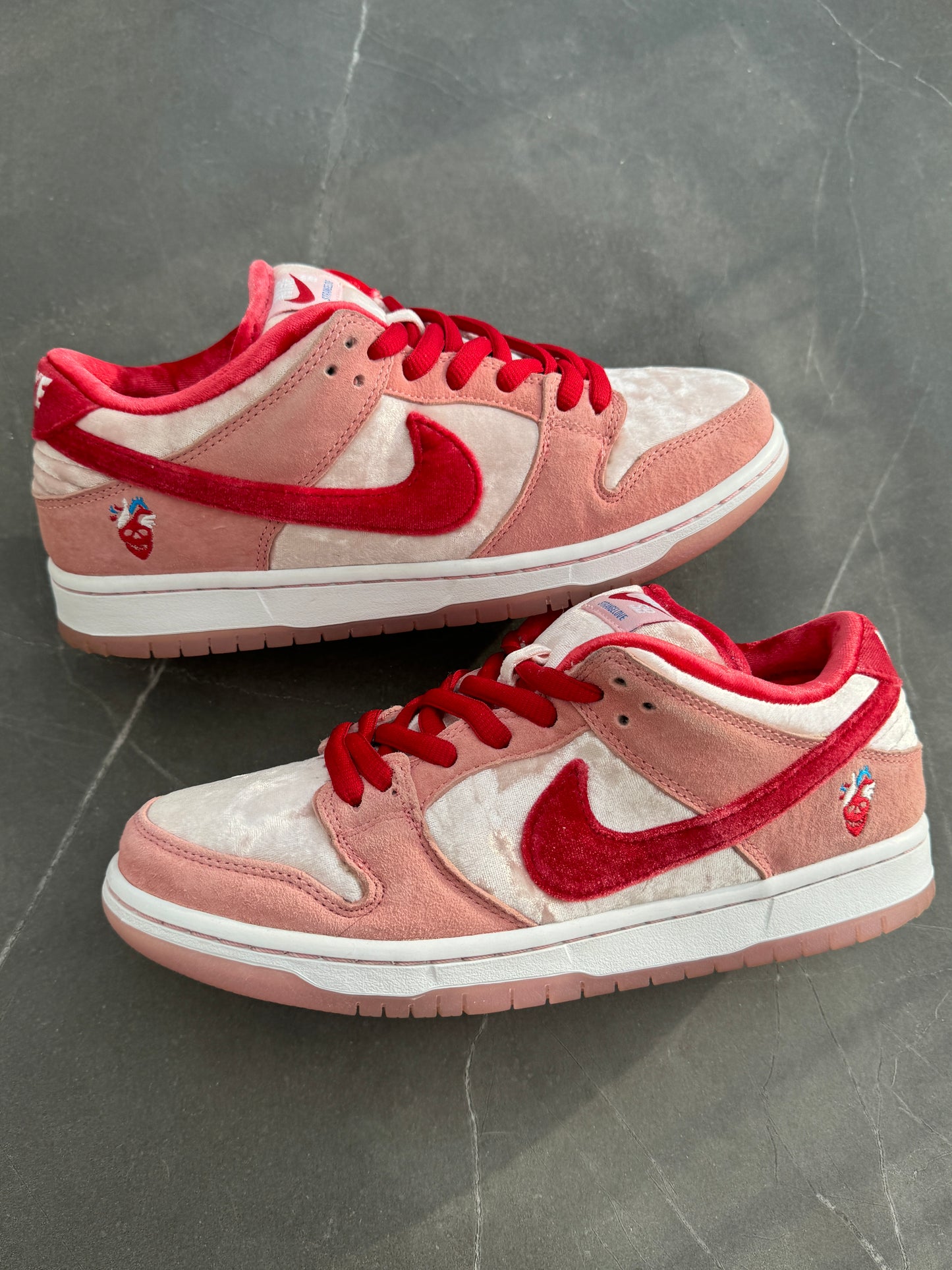 Dunk Low Pro SB Strange Love US7.5