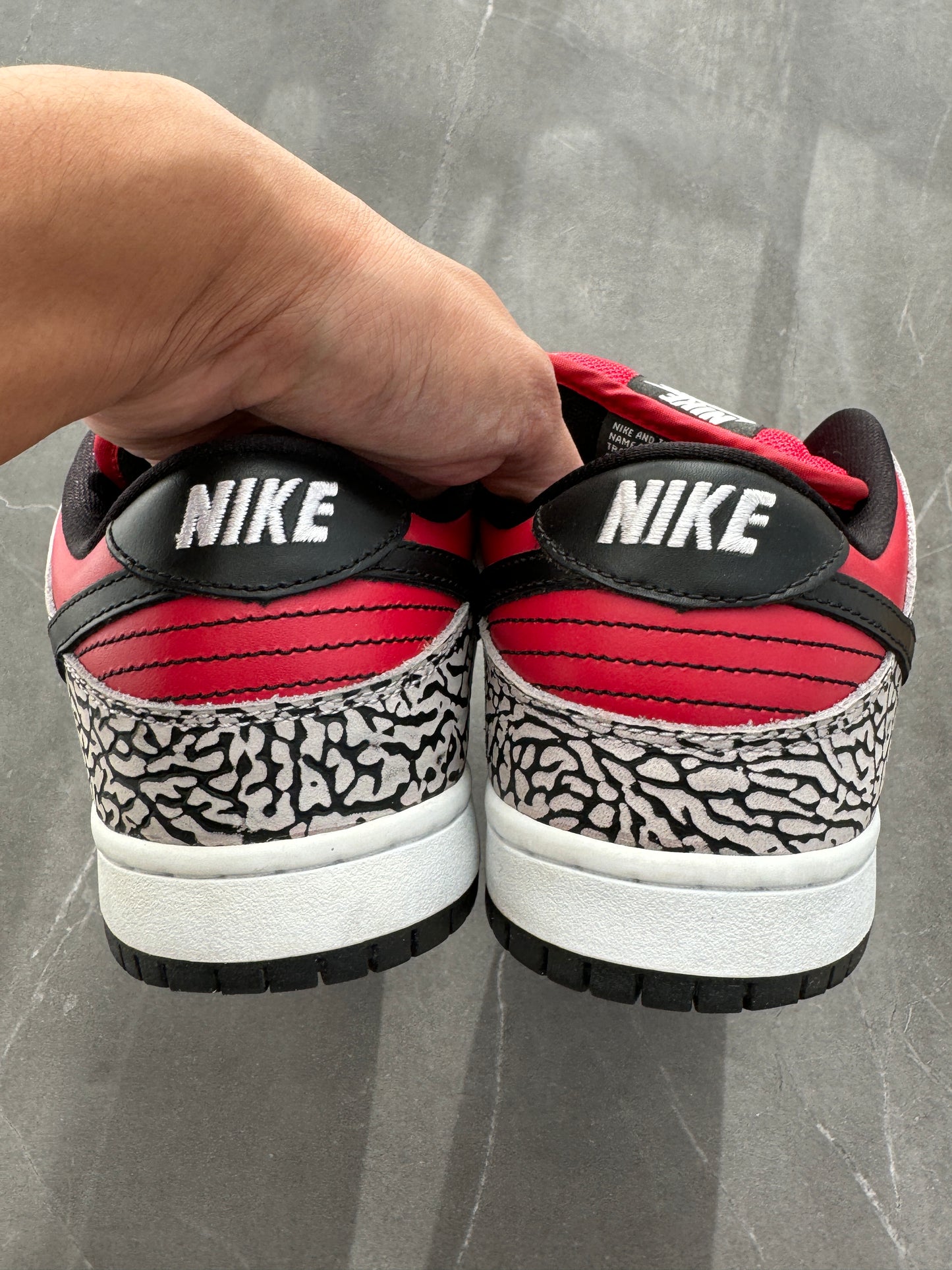 Dunk Low Premium SB Supreme Red Cement US8.5