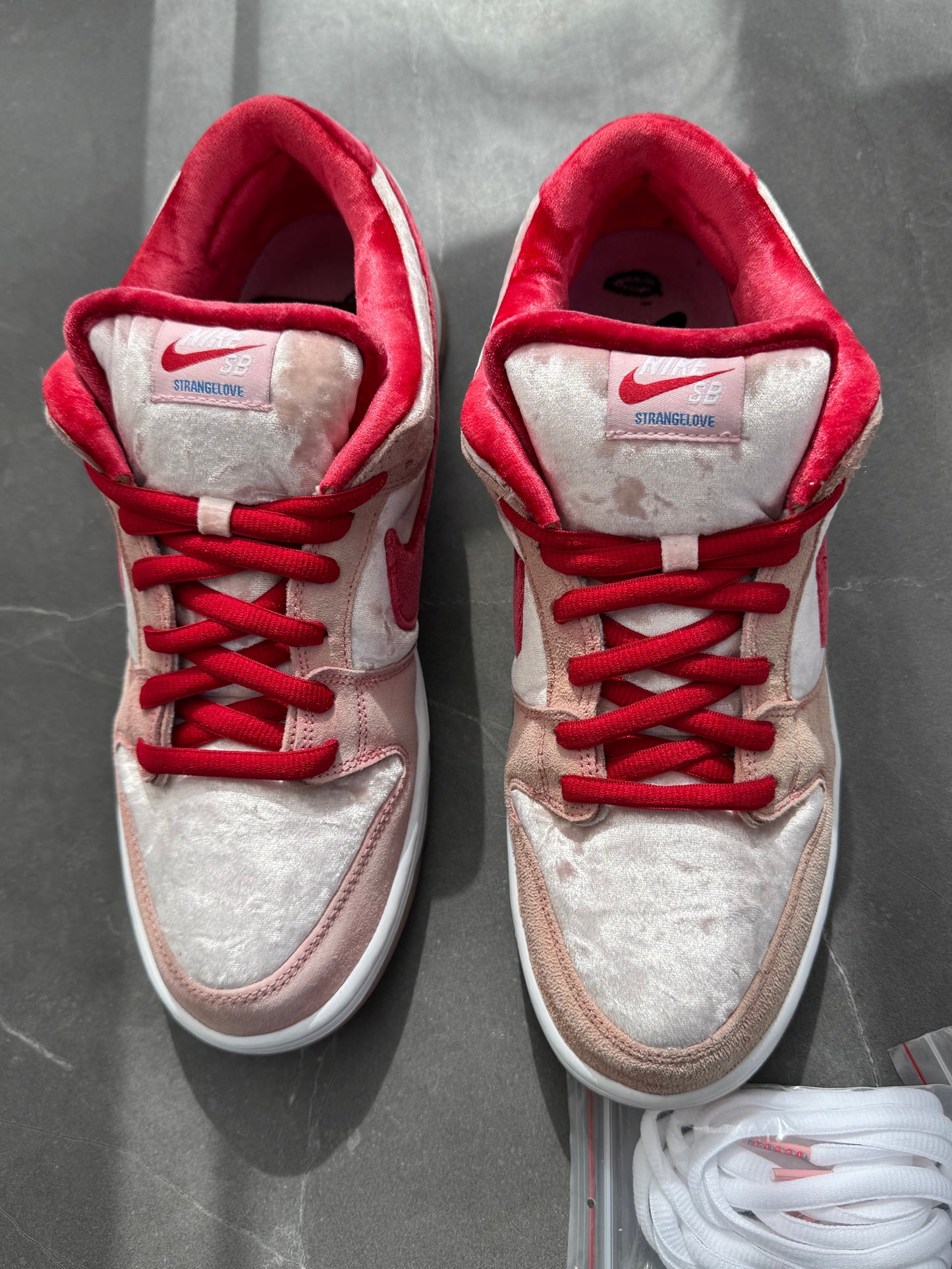 Dunk Low Pro SB Strange Love US12