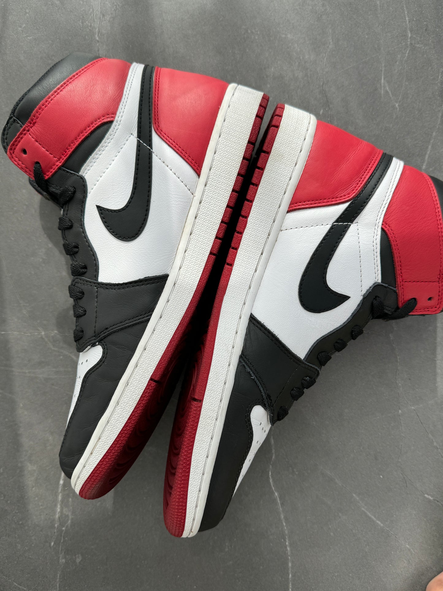 Air Jordan 1 High Black Toe 2016