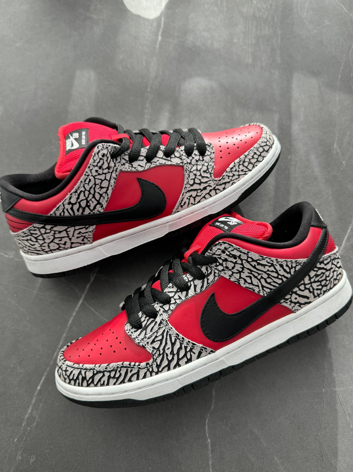 Dunk Low Premium SB Supreme Red Cement US8.5