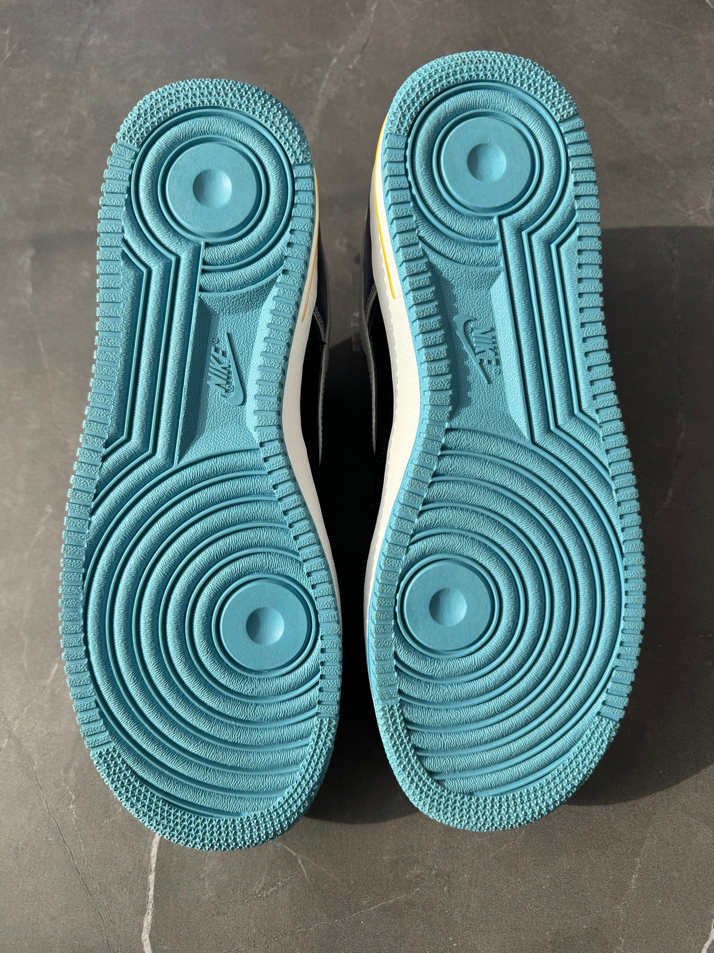 Air Force 1 Low PlayStation Friends & Family US11