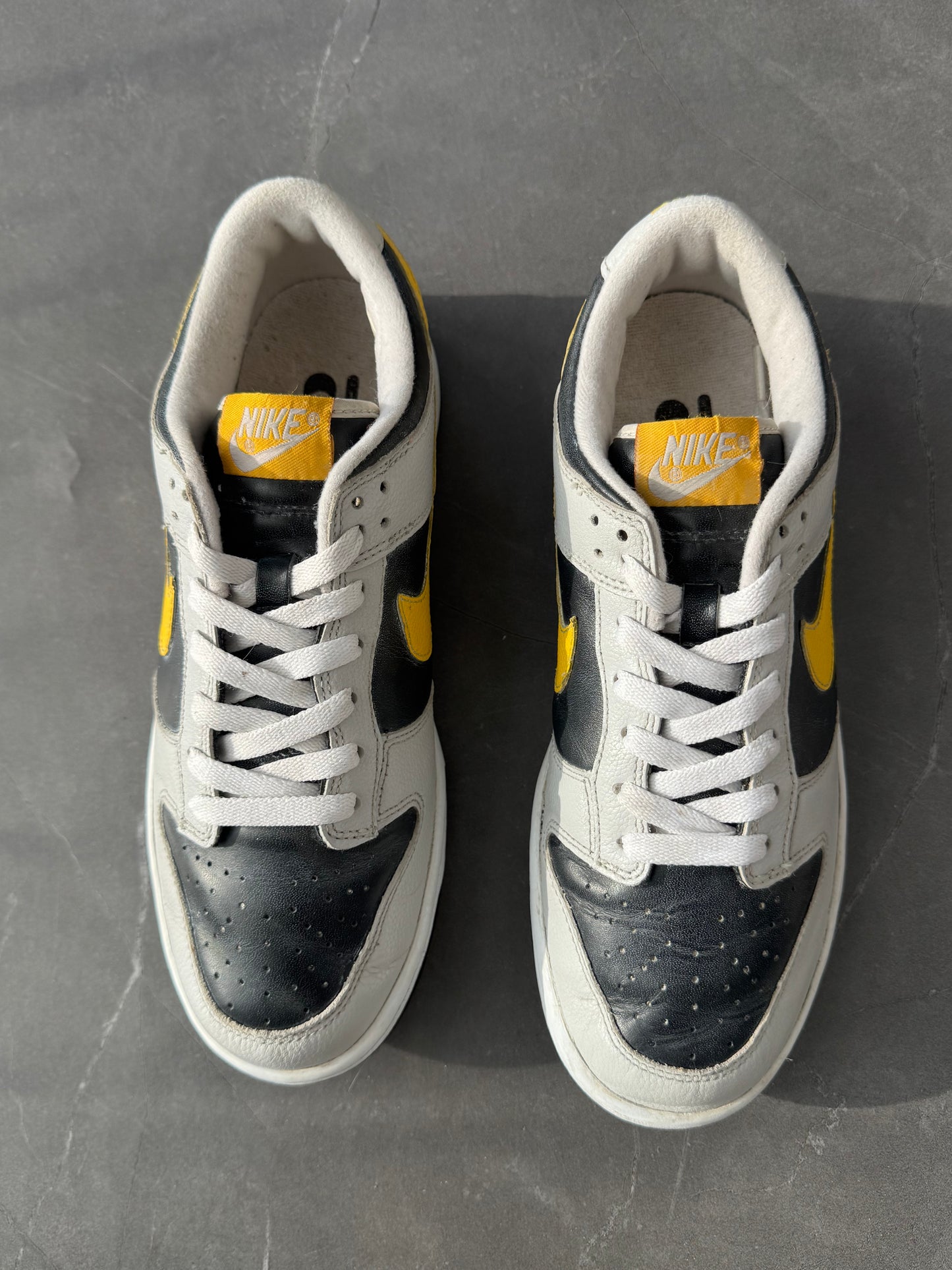 Dunk Low Varsity Maize Neutral Grey 2005