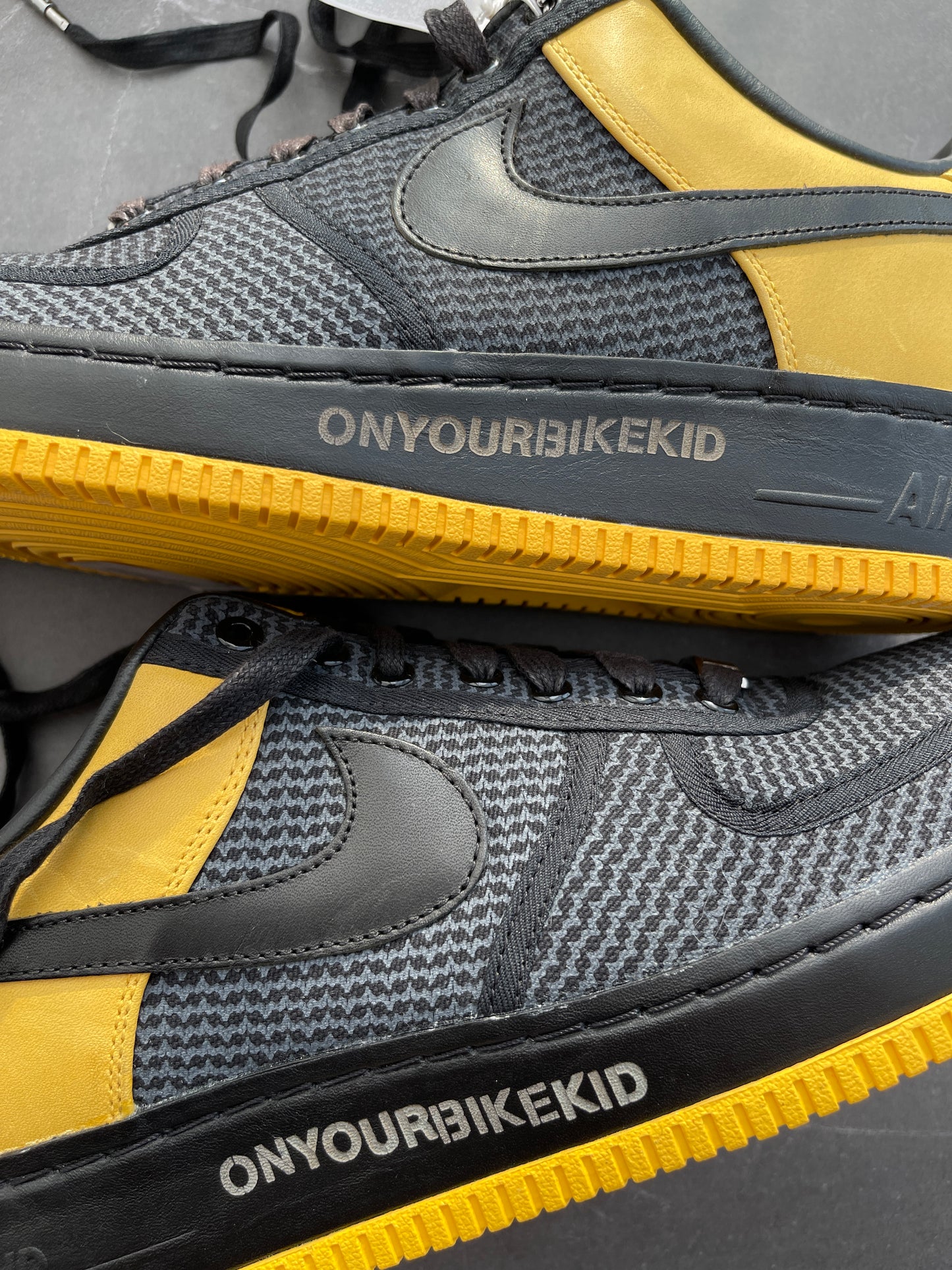 Air Force 1 Low Supreme I/O "Livestrong" Undefeated 2009