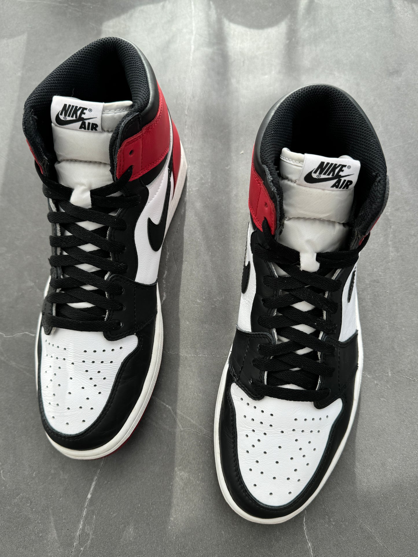 Air Jordan 1 High Black Toe 2016