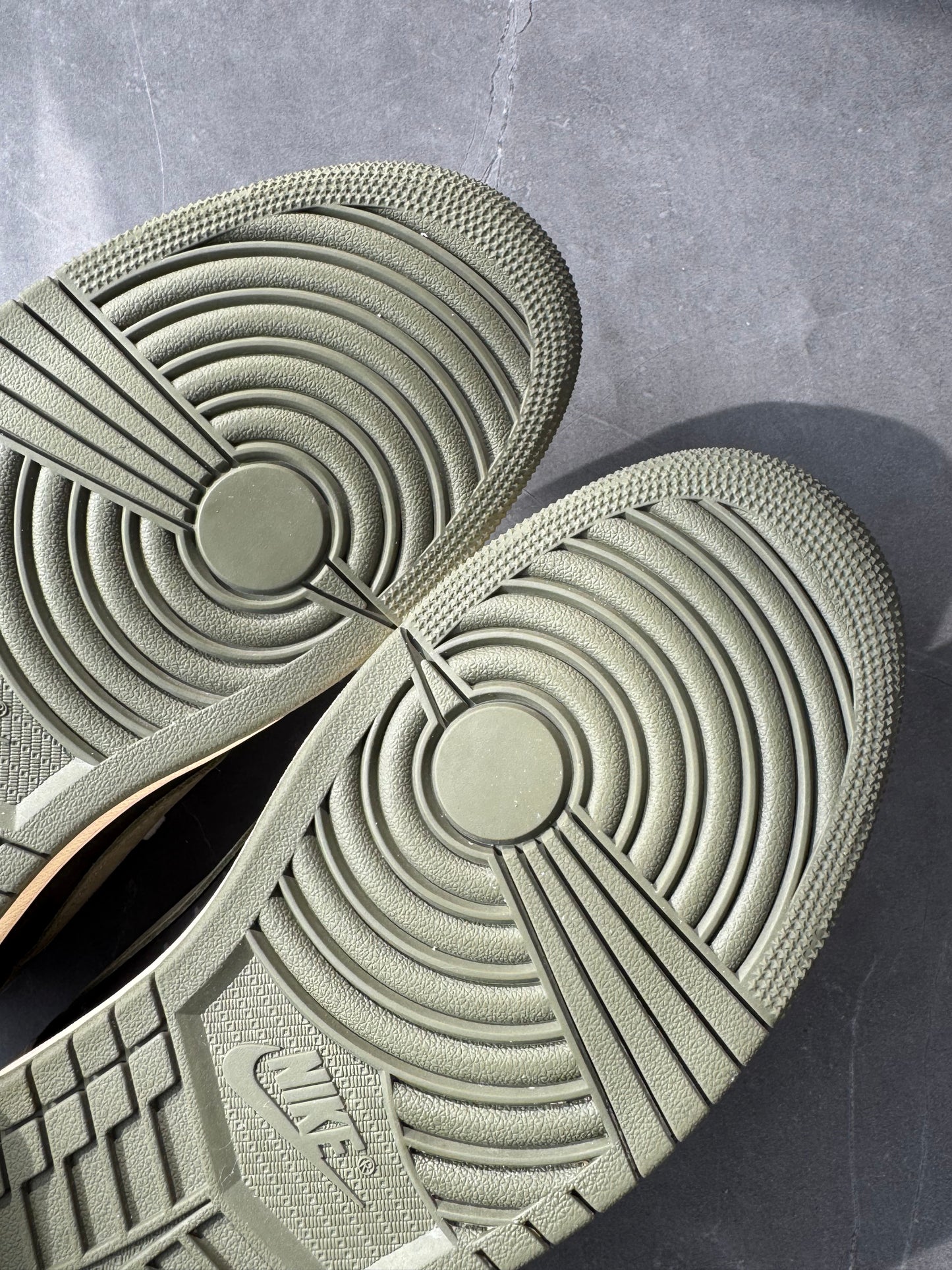 Air Jordan 1 Low Travis Scott Olive