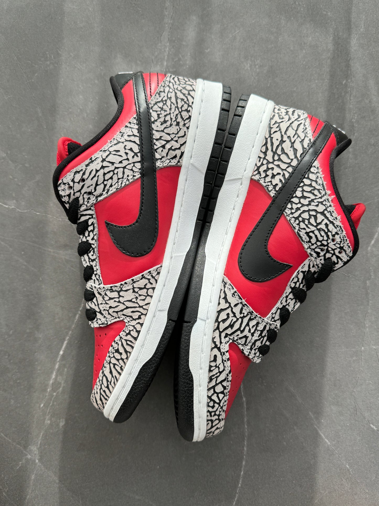 Dunk Low Premium SB Supreme Red Cement US8.5